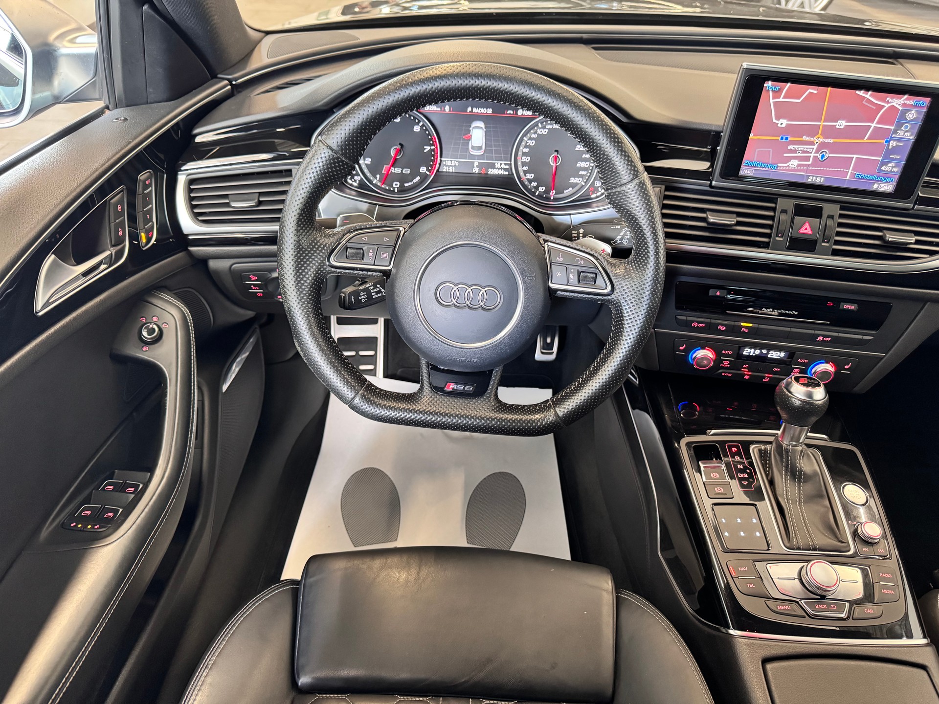 AUDI RS6 Avant 4.0 TFSI V8 quattro Tiptronic-image-13