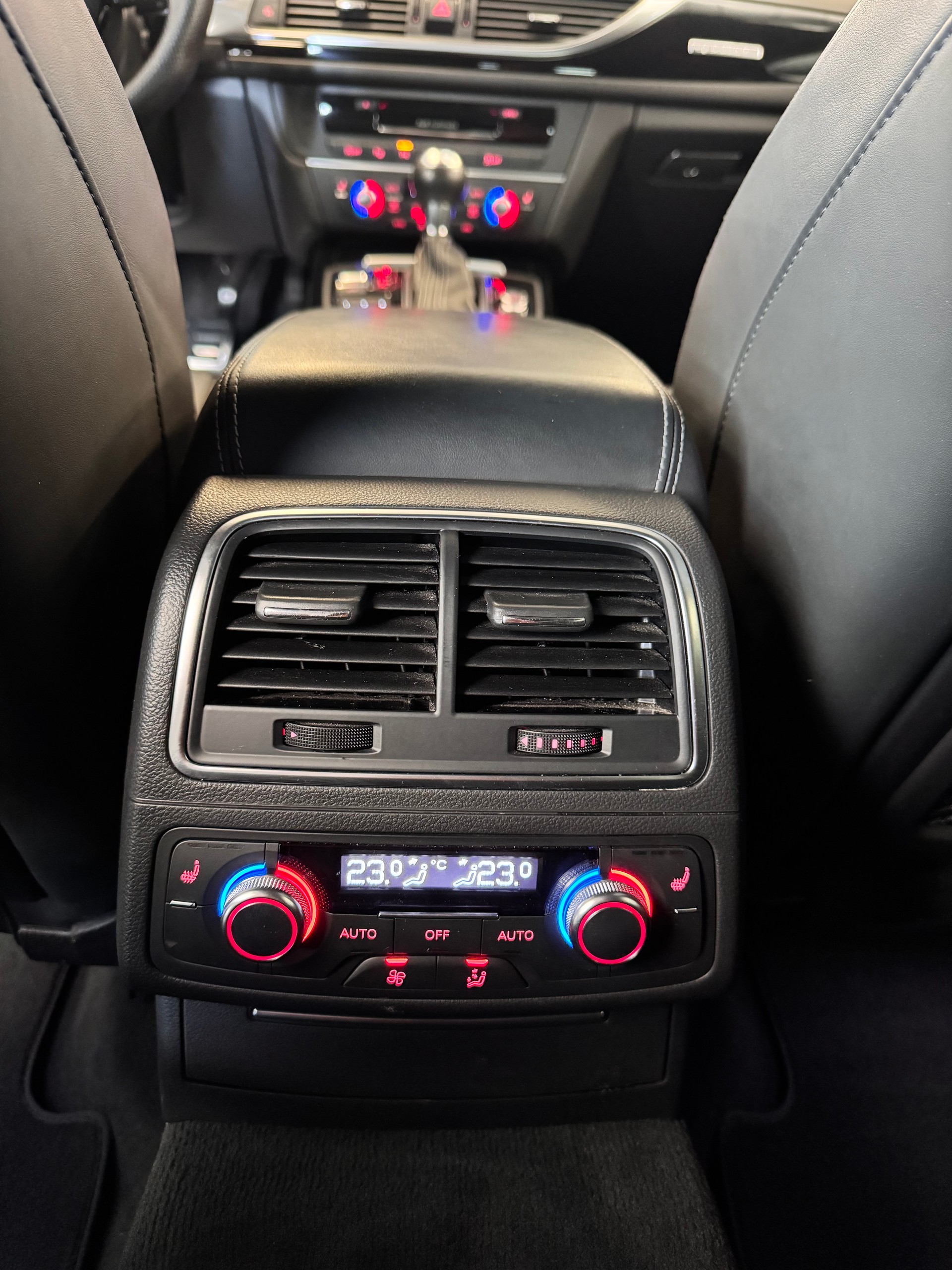 AUDI RS6 Avant 4.0 TFSI V8 quattro Tiptronic-image-14
