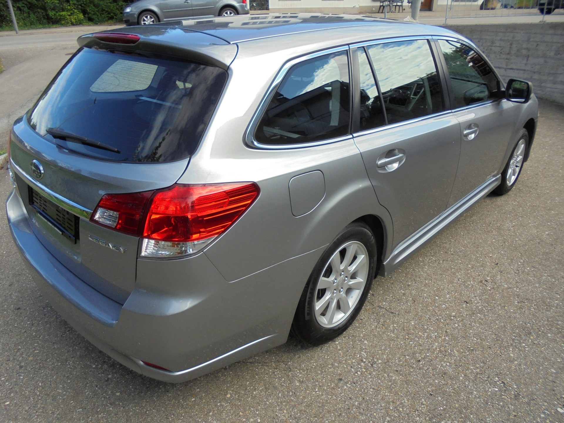 SUBARU Legacy 2.0i Swiss Special AWD Lineartronic-image-5