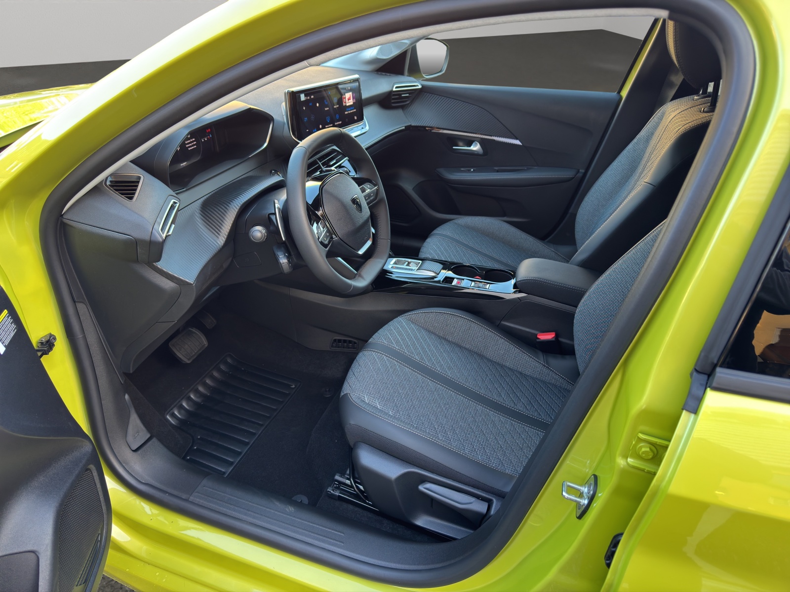 PEUGEOT 208 1.2 Hybrid Allure Premium-showroom-element-3