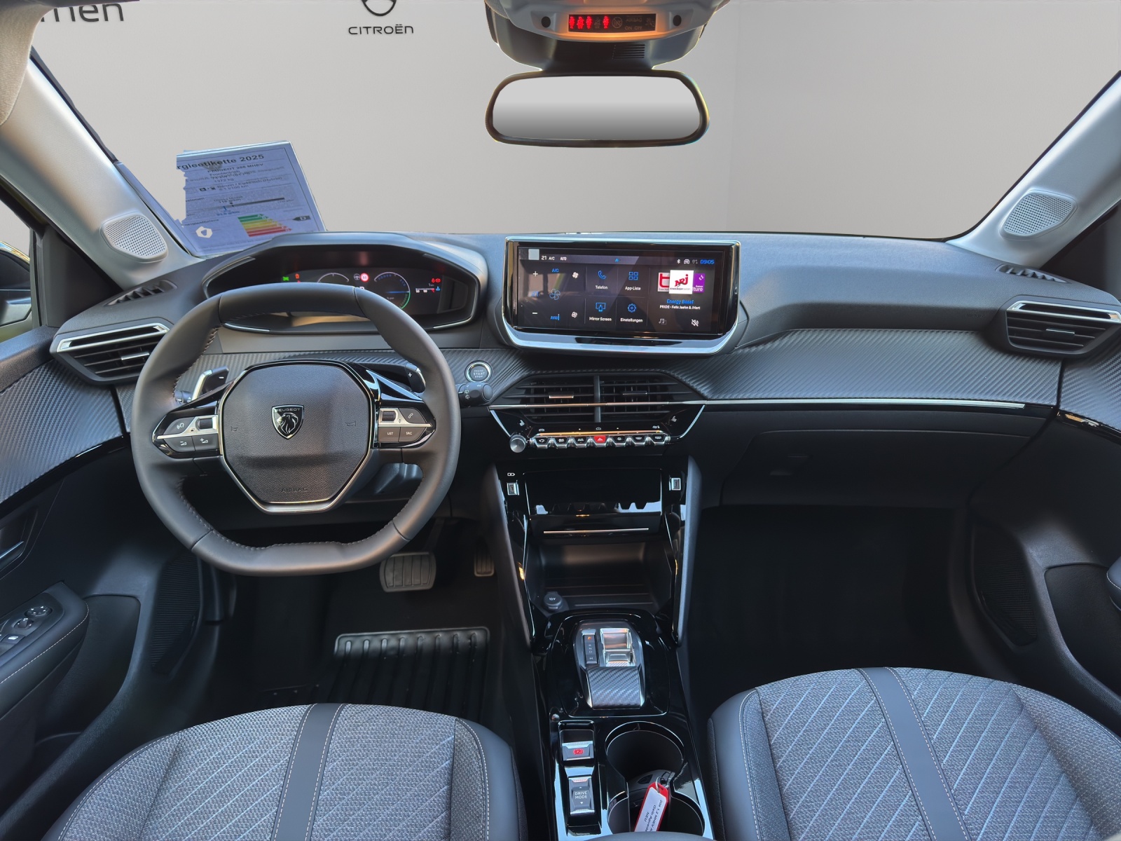 PEUGEOT 208 1.2 Hybrid Allure Premium-image-6