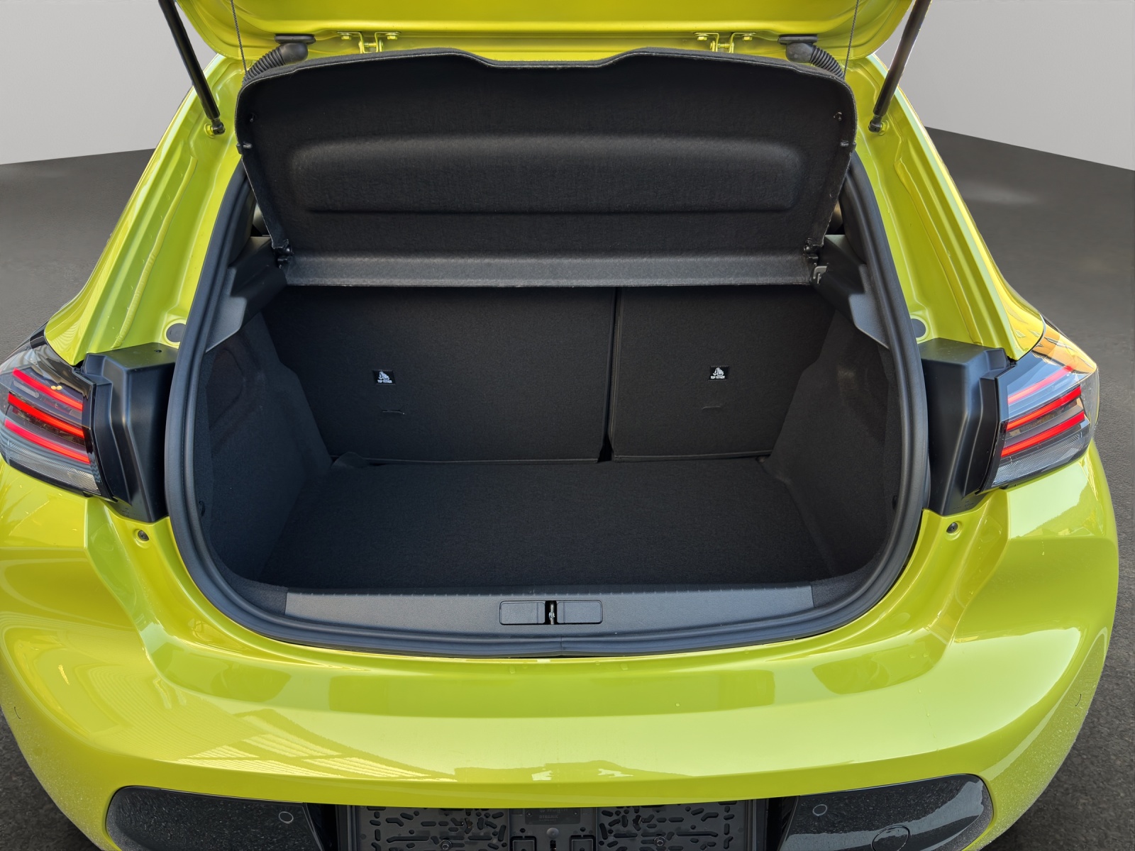 PEUGEOT 208 1.2 Hybrid Allure Premium-image-5