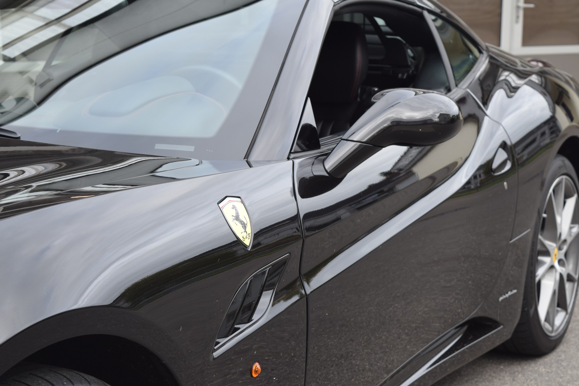 FERRARI California 4.3 V8-image-8