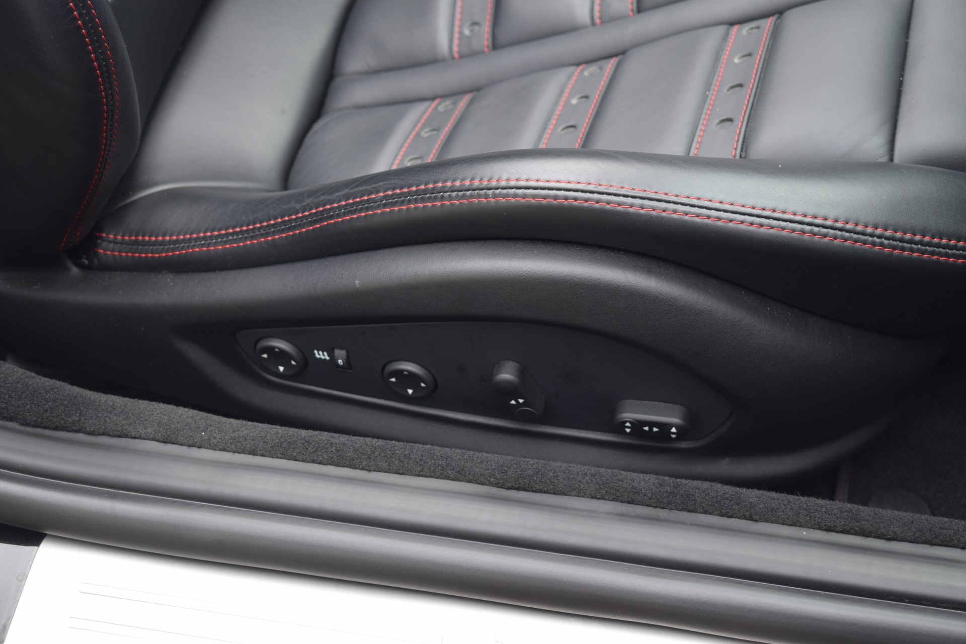 FERRARI California 4.3 V8-image-12