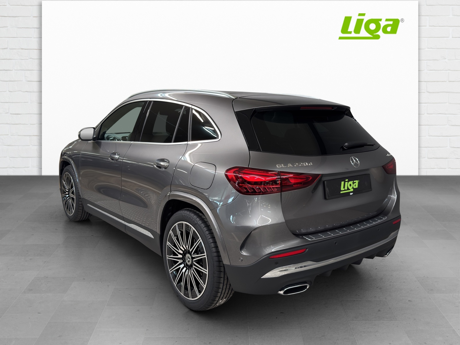 MERCEDES-BENZ GLA 220 d AMG Line 4Matic Swiss Star-showroom-element-3