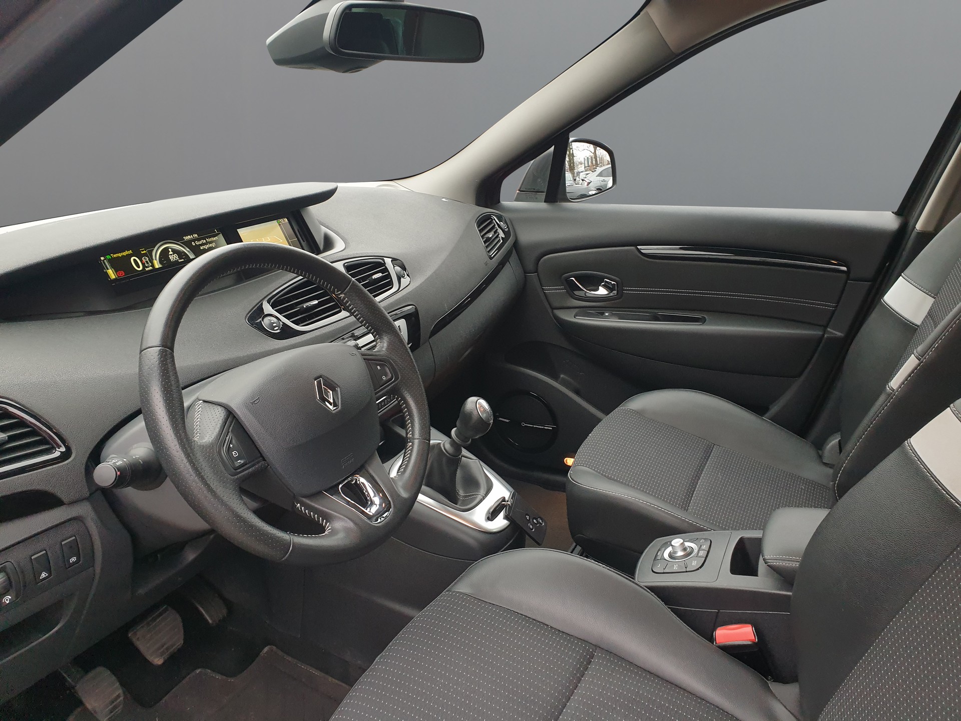 RENAULT Scénic 1.2 16V Turbo Swiss Edition-image-6