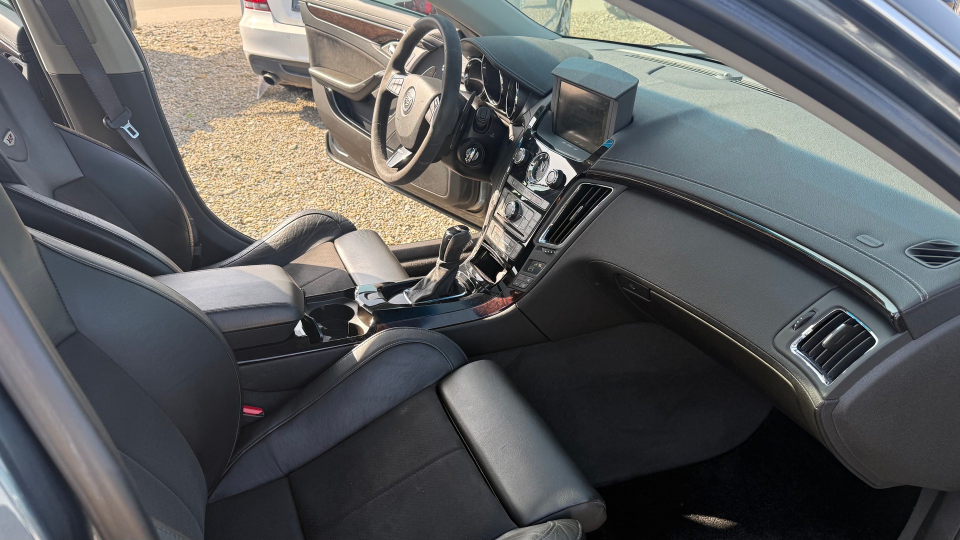 CADILLAC CTS-V Wagon 6.2 V8 SC Automatic-image-7