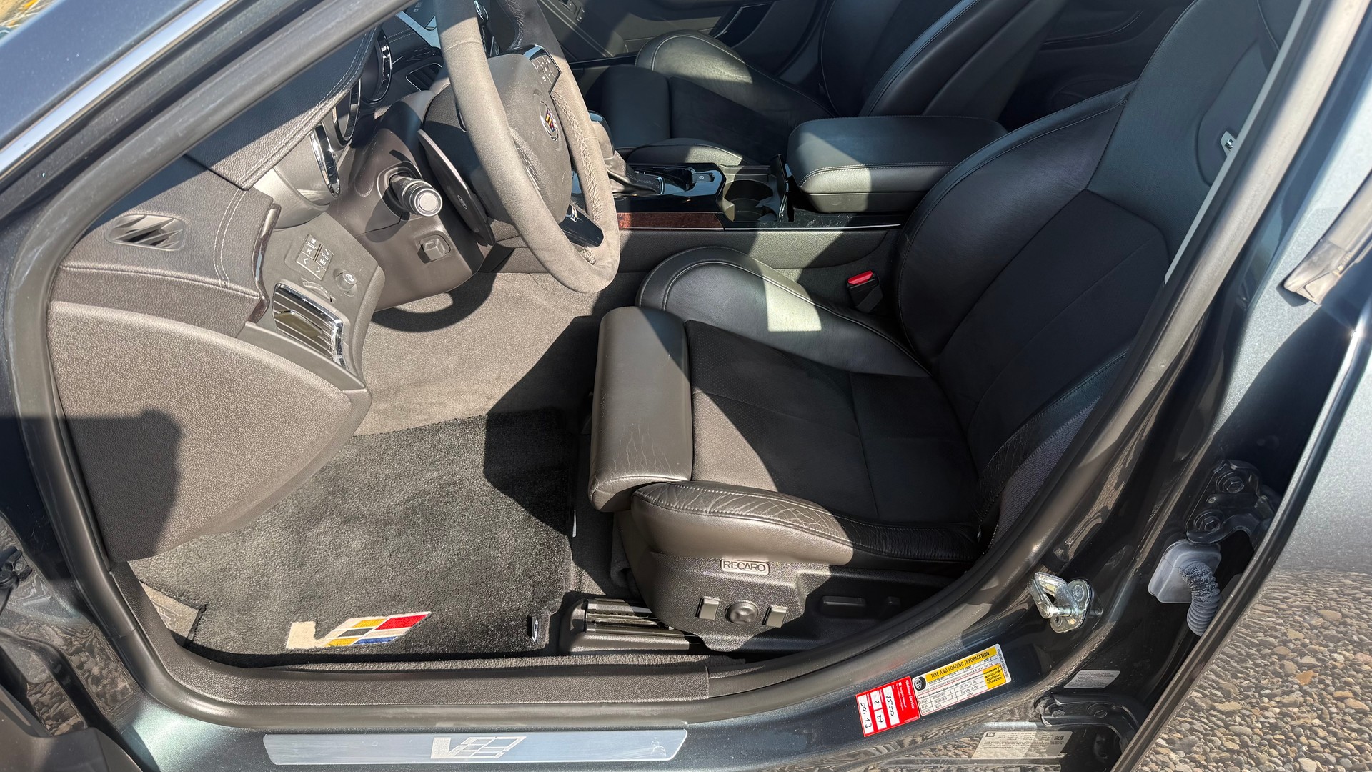 CADILLAC CTS-V Wagon 6.2 V8 SC Automatic-showroom-element-3