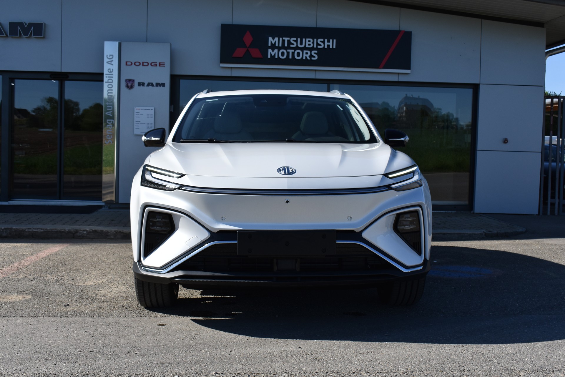 MG Marvel R EV 70kWh LUXURY-image-1