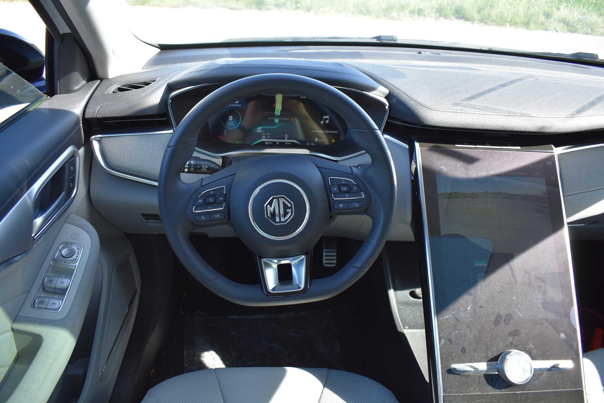 MG Marvel R EV 70kWh LUXURY-image-9