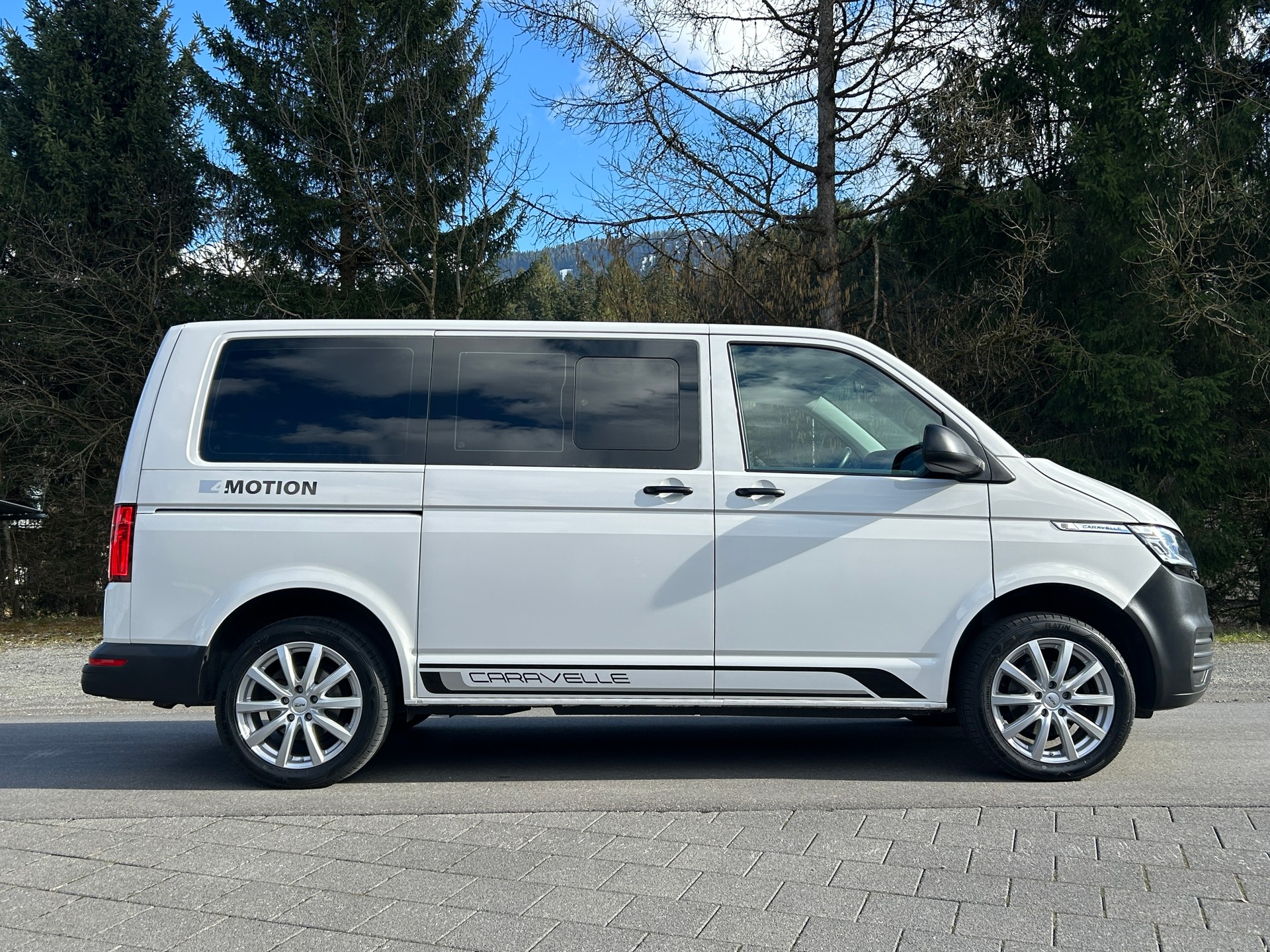 VW T6.1 2.0 TDI Caravelle 4Motion Trendline-image-6