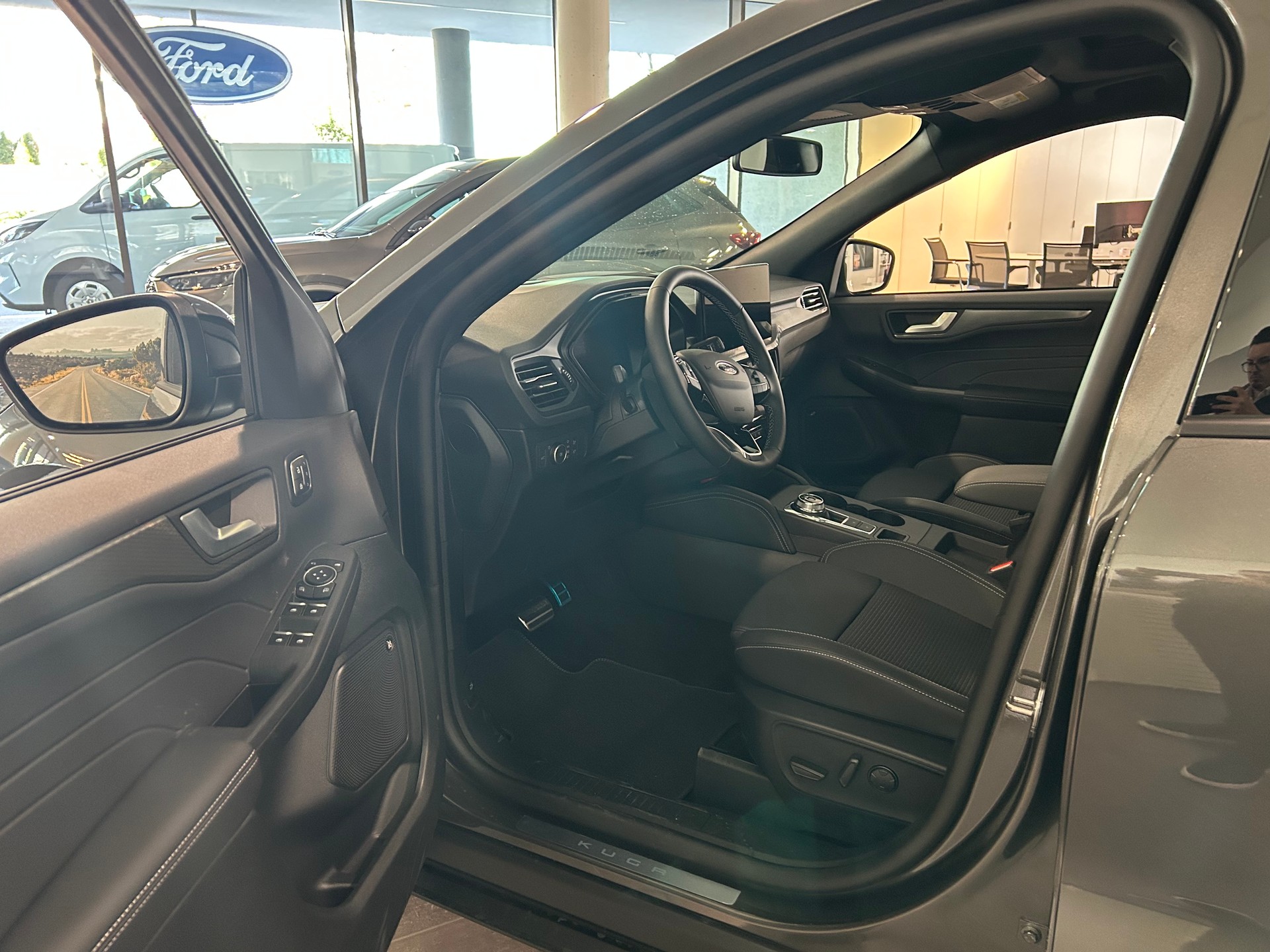 FORD Kuga 2.5 FHEV Sound Edition 4WD-image-5