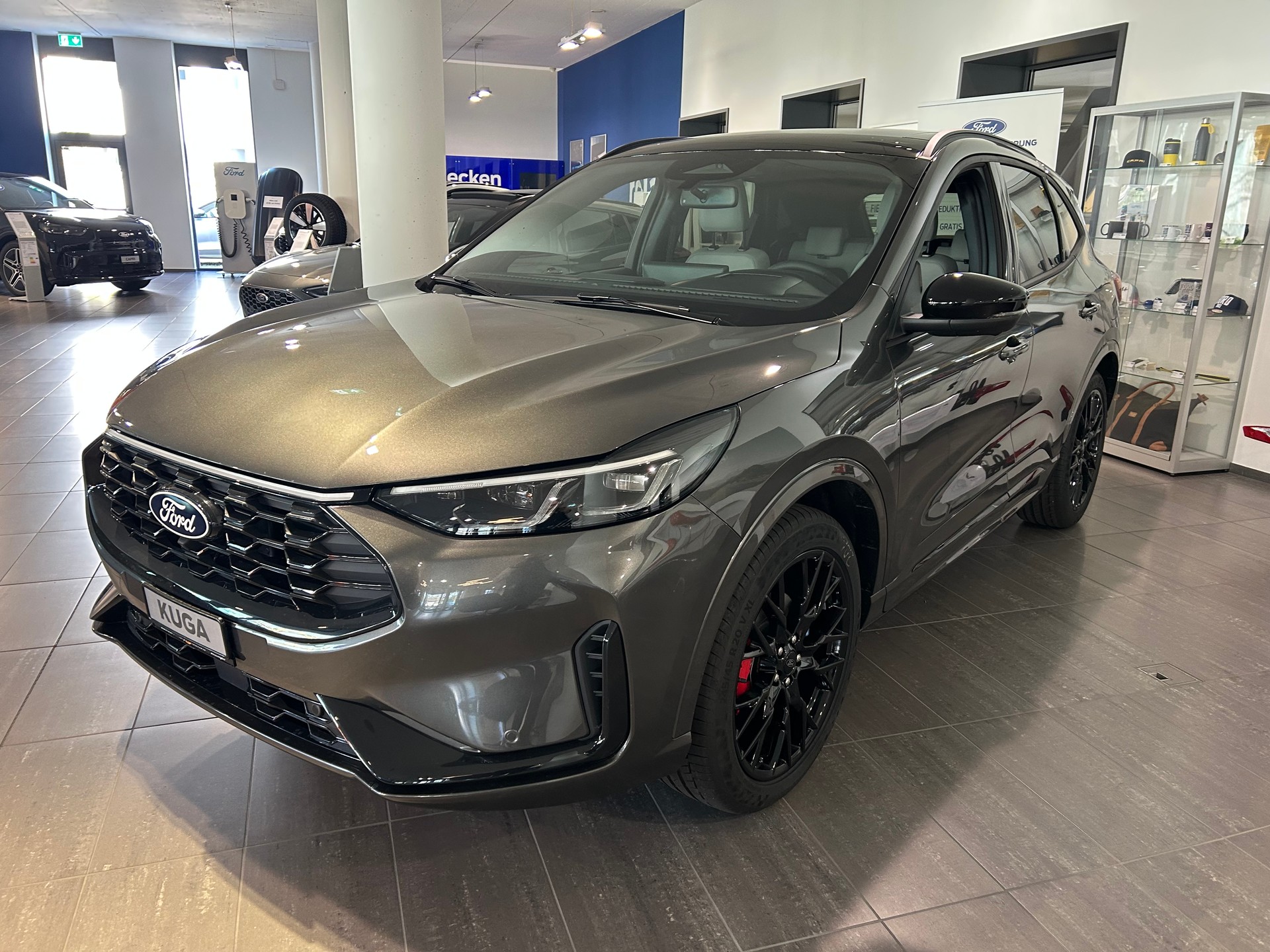 FORD Kuga 2.5 FHEV Sound Edition 4WD-showroom-element-2