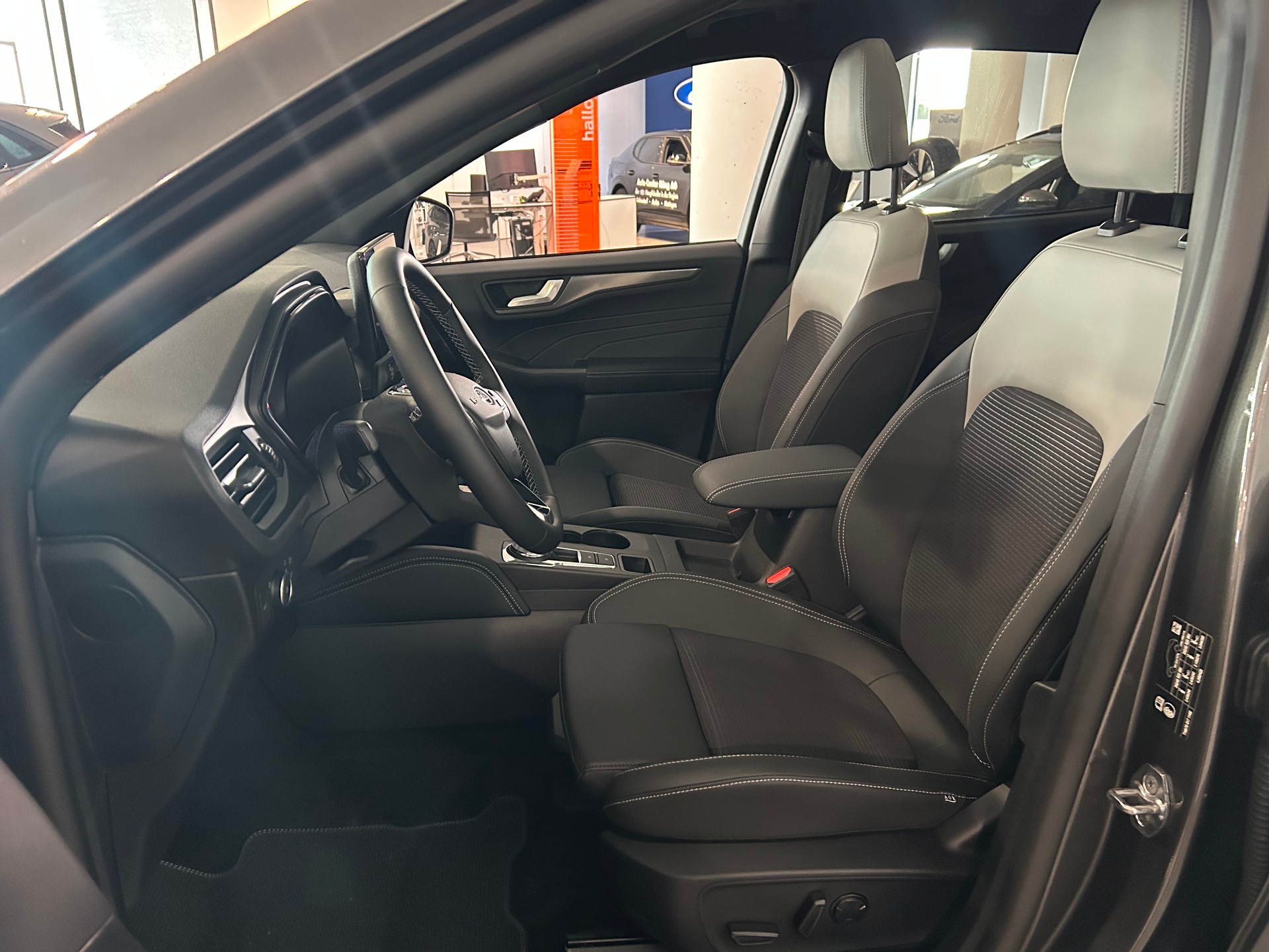 FORD Kuga 2.5 FHEV Sound Edition 4WD-image-6