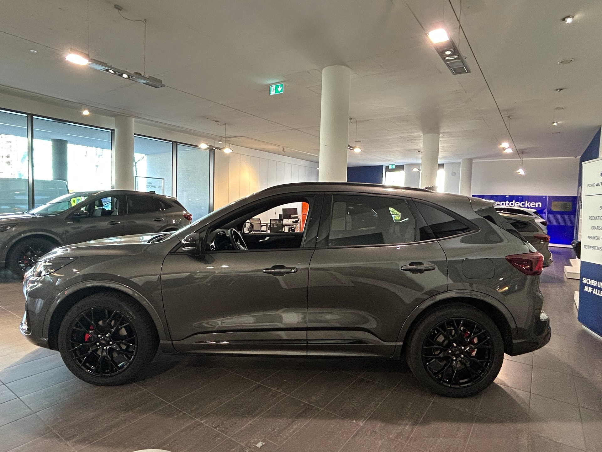 FORD Kuga 2.5 FHEV Sound Edition 4WD-showroom-element-3
