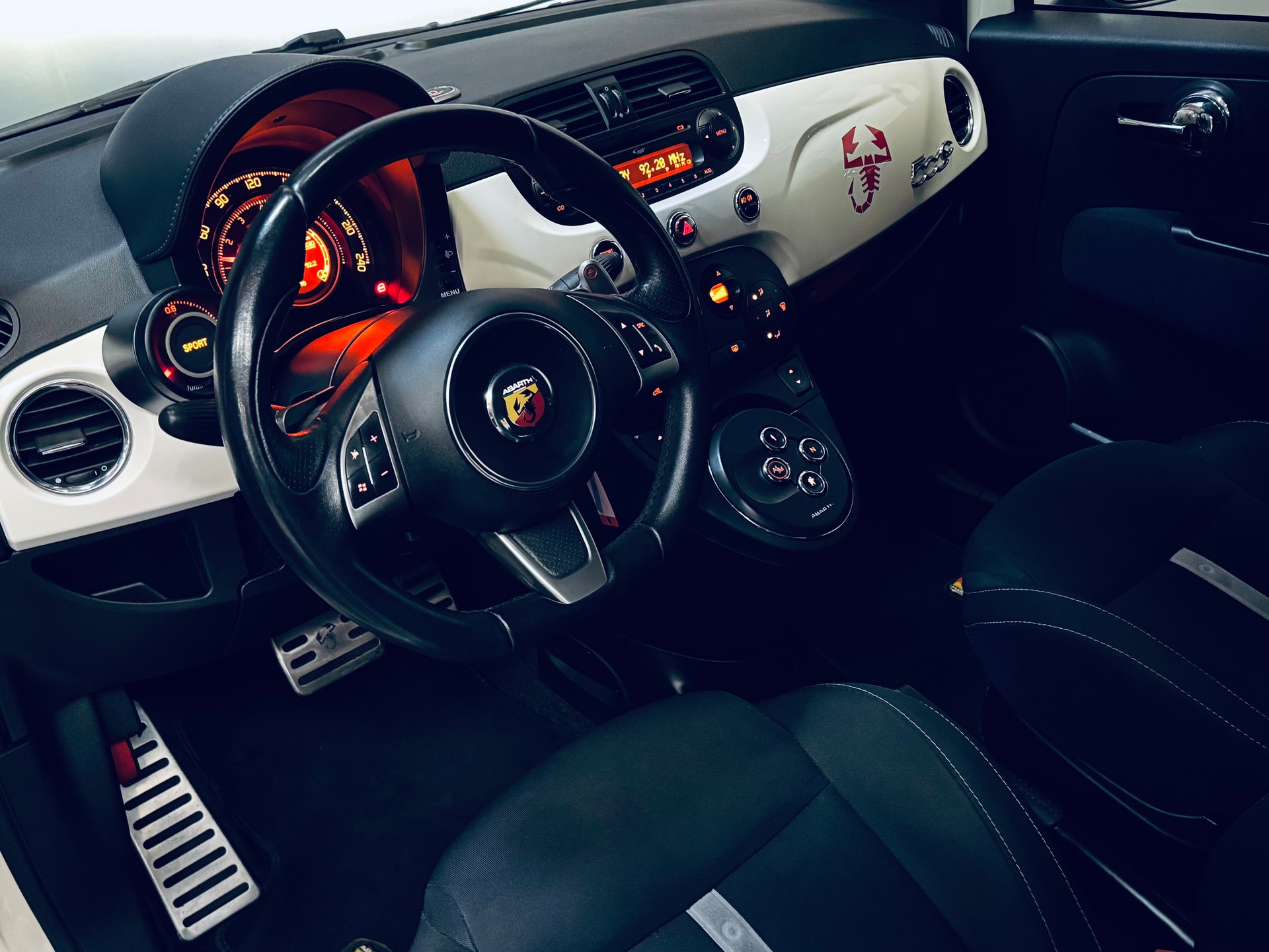 FIAT 500C 1.4 16V Turbo Abarth Dualogic-image-14