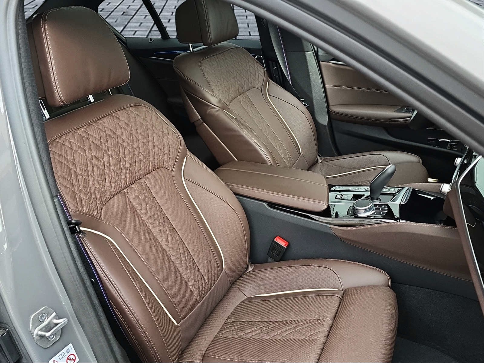 BMW 545e xDrive Pure M Sport Steptronic-image-14