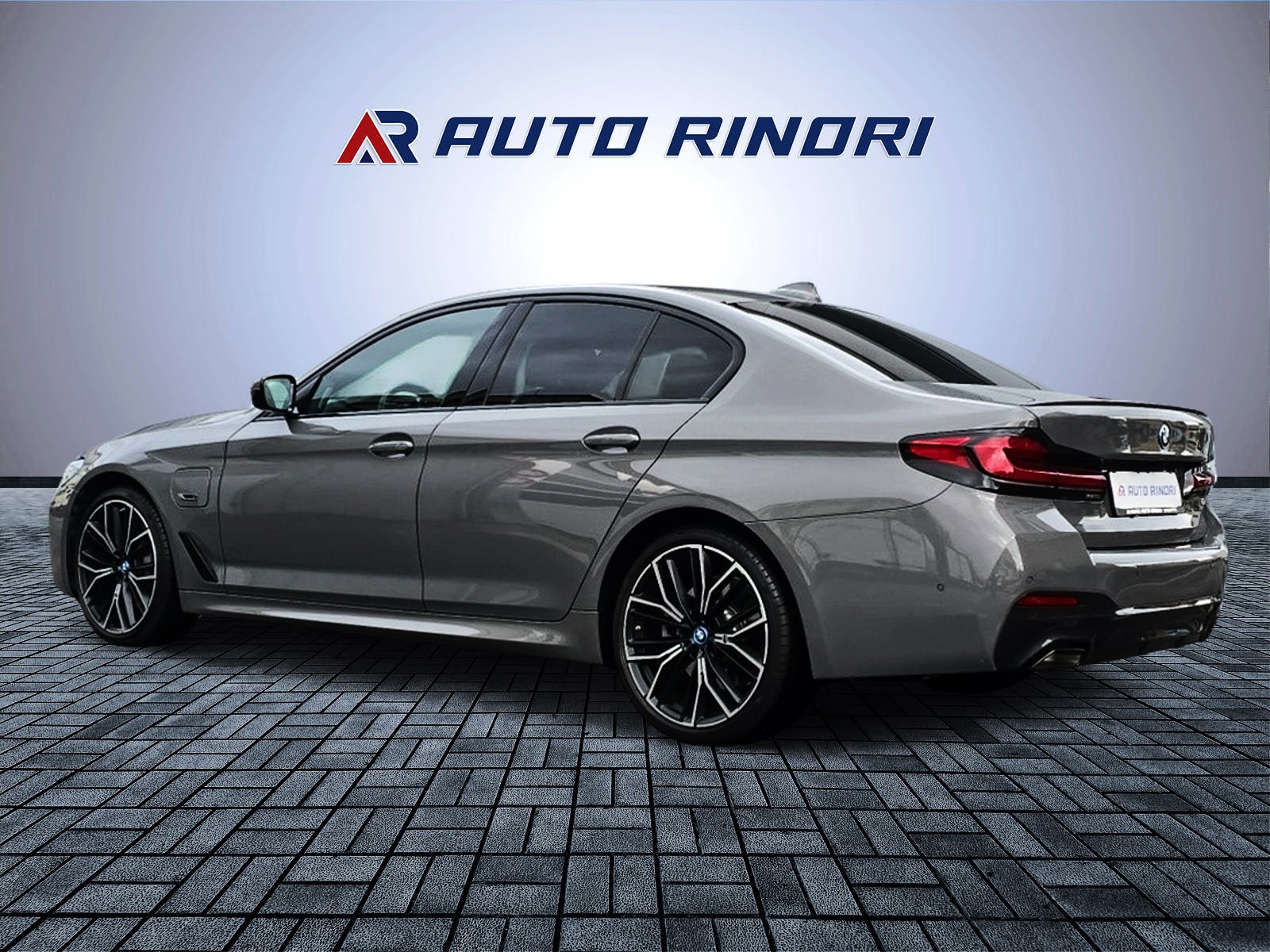 BMW 545e xDrive Pure M Sport Steptronic-image-5