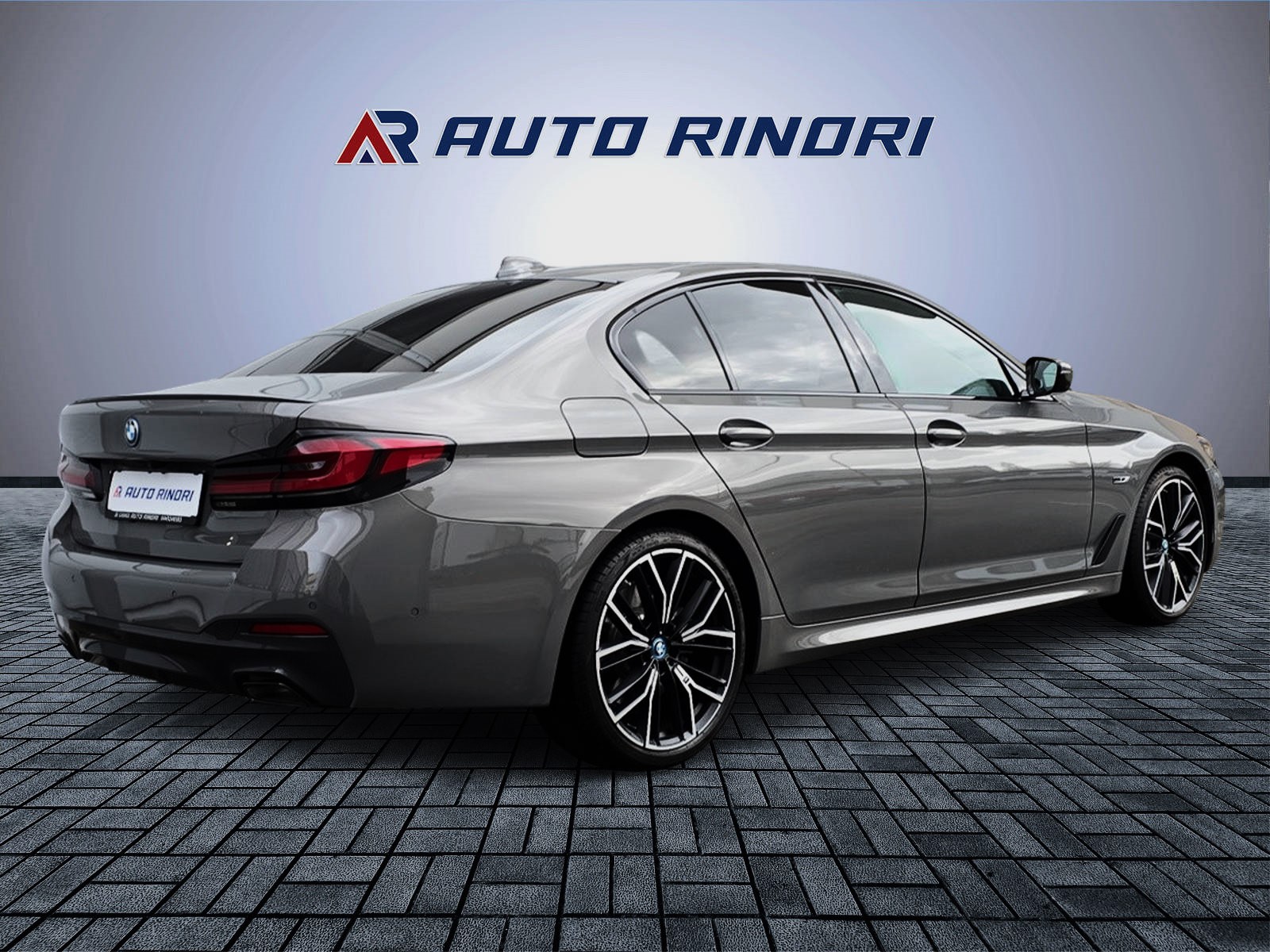 BMW 545e xDrive Pure M Sport Steptronic-image-4