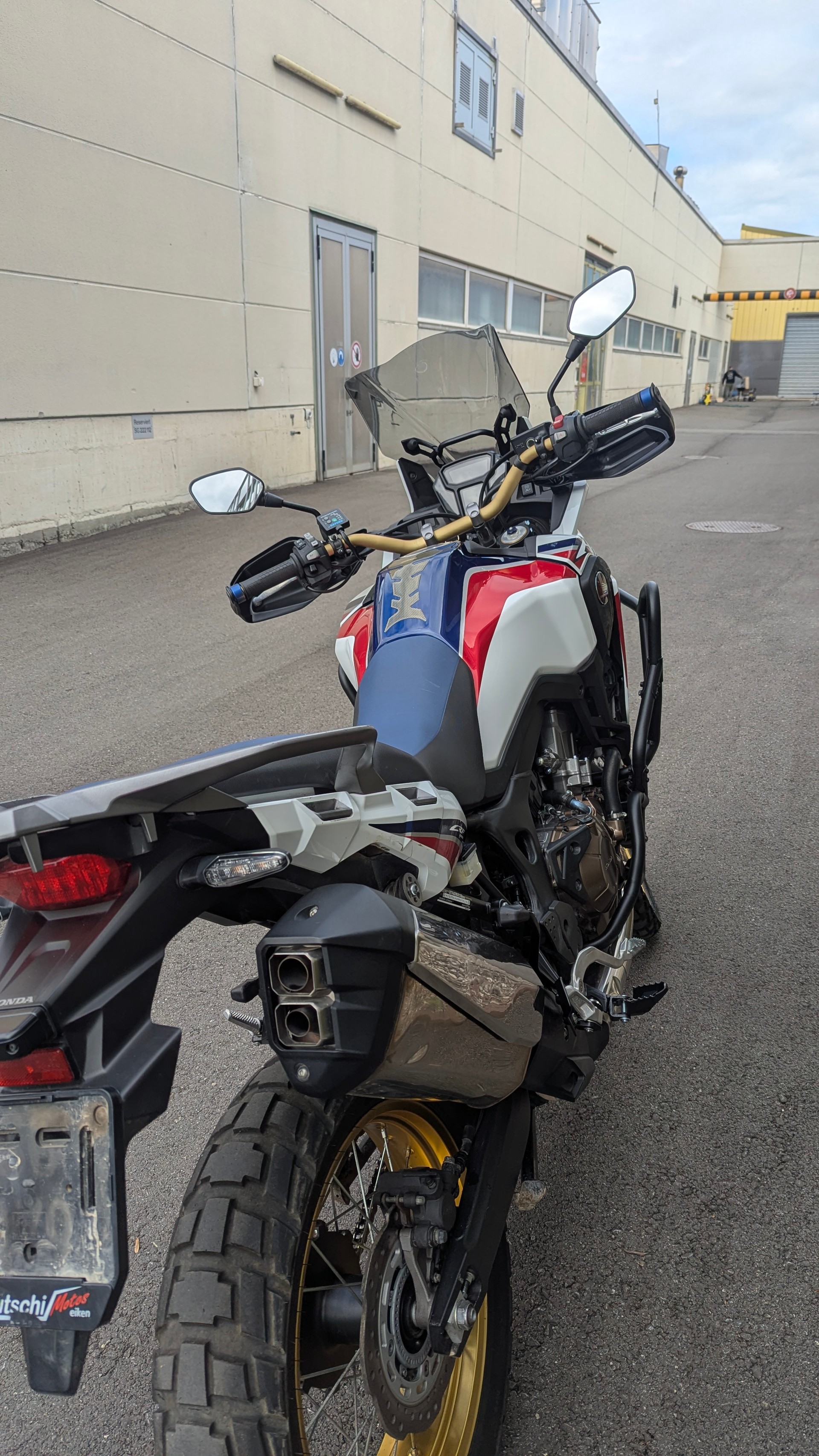 HONDA CRF 1000A Africa Twin-image-5