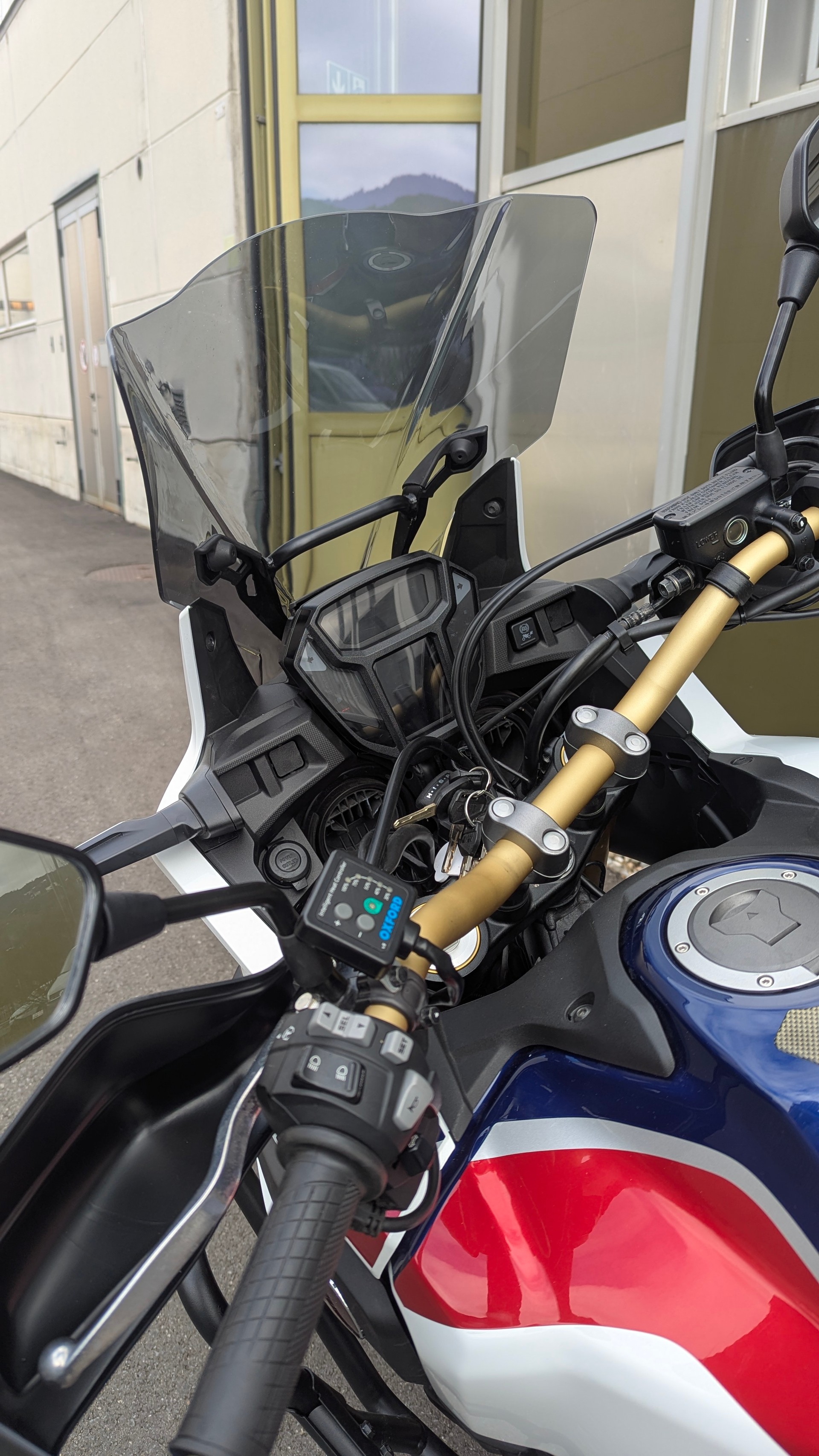 HONDA CRF 1000A Africa Twin-image-2