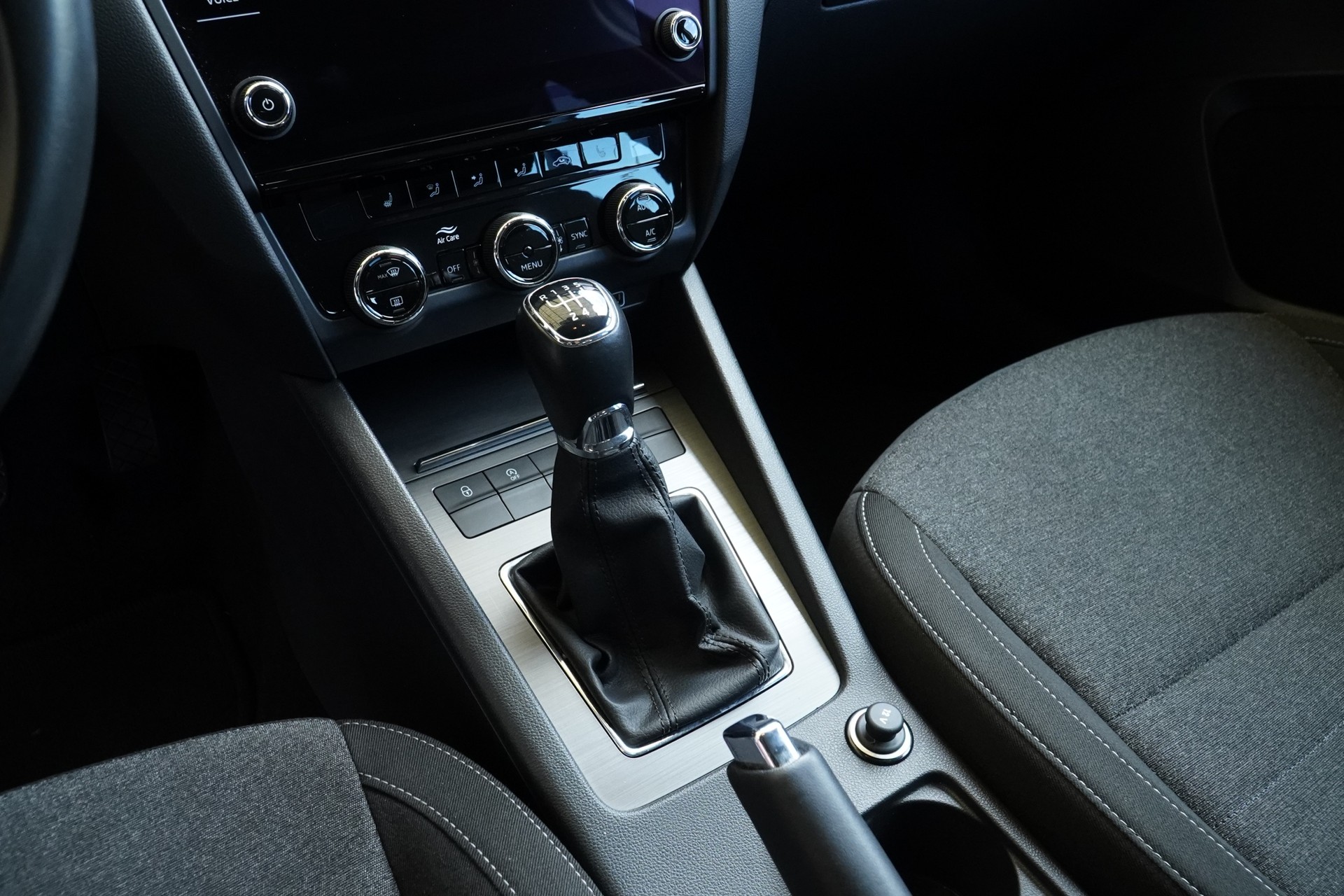 SKODA Octavia Combi 1.0 TSI Soleil *CH Fahrzeug & AHK*-image-9