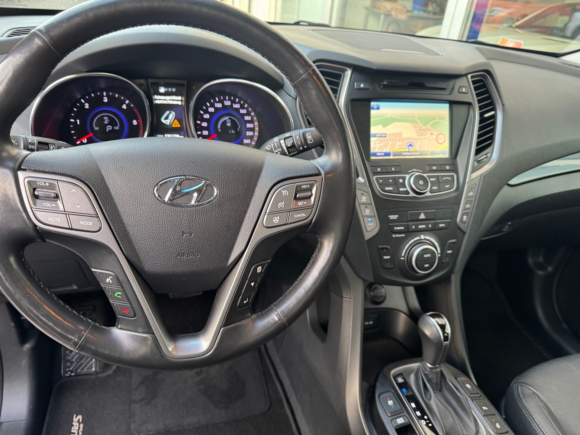HYUNDAI Grand Santa Fe 2.2 CRDI Premium 4WD-image-4