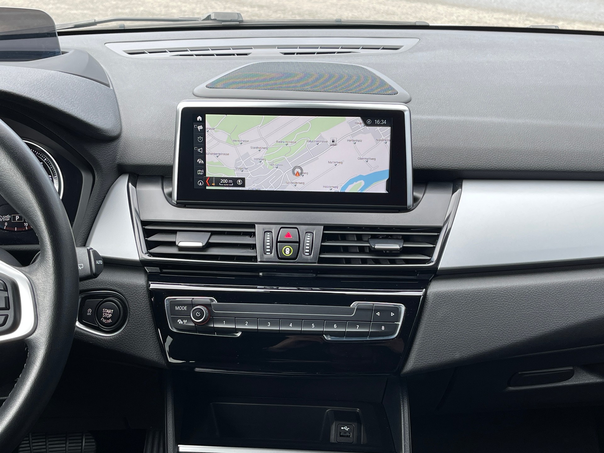 BMW 218i Active Tourer DKG-image-8