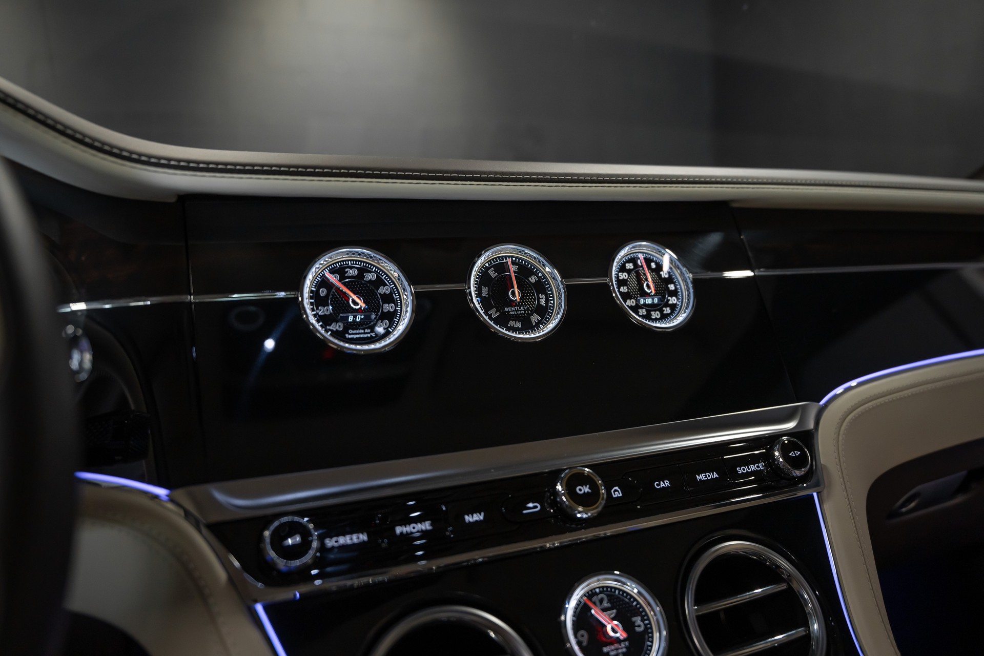 BENTLEY Continental GT 4.0 V8 / CH Auto / Werksgarantie / 8 Fach / Traum Konfiguration /-image-12