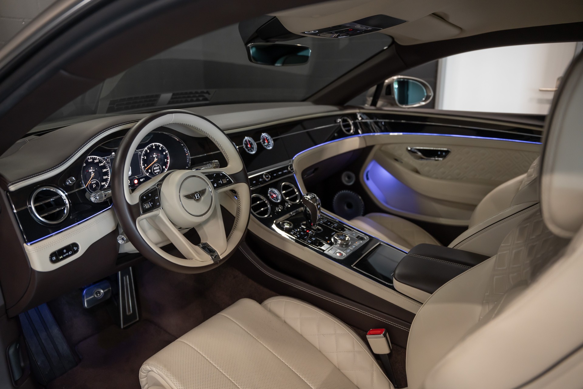 BENTLEY Continental GT 4.0 V8 / CH Auto / Werksgarantie / 8 Fach / Traum Konfiguration /-image-8
