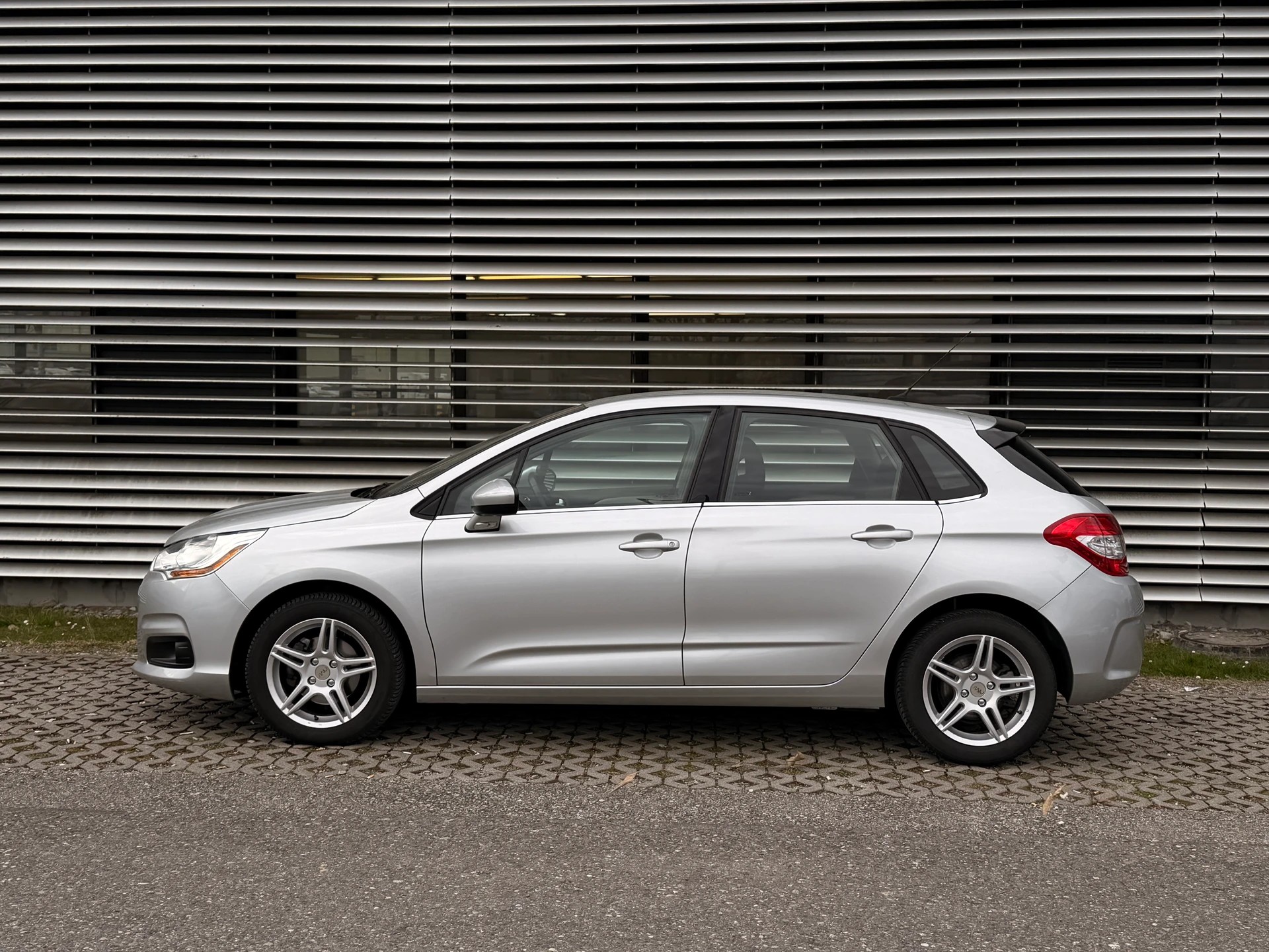 CITROEN C4 Berline 1.6 e-HDi Exclusive EGS6-image-2