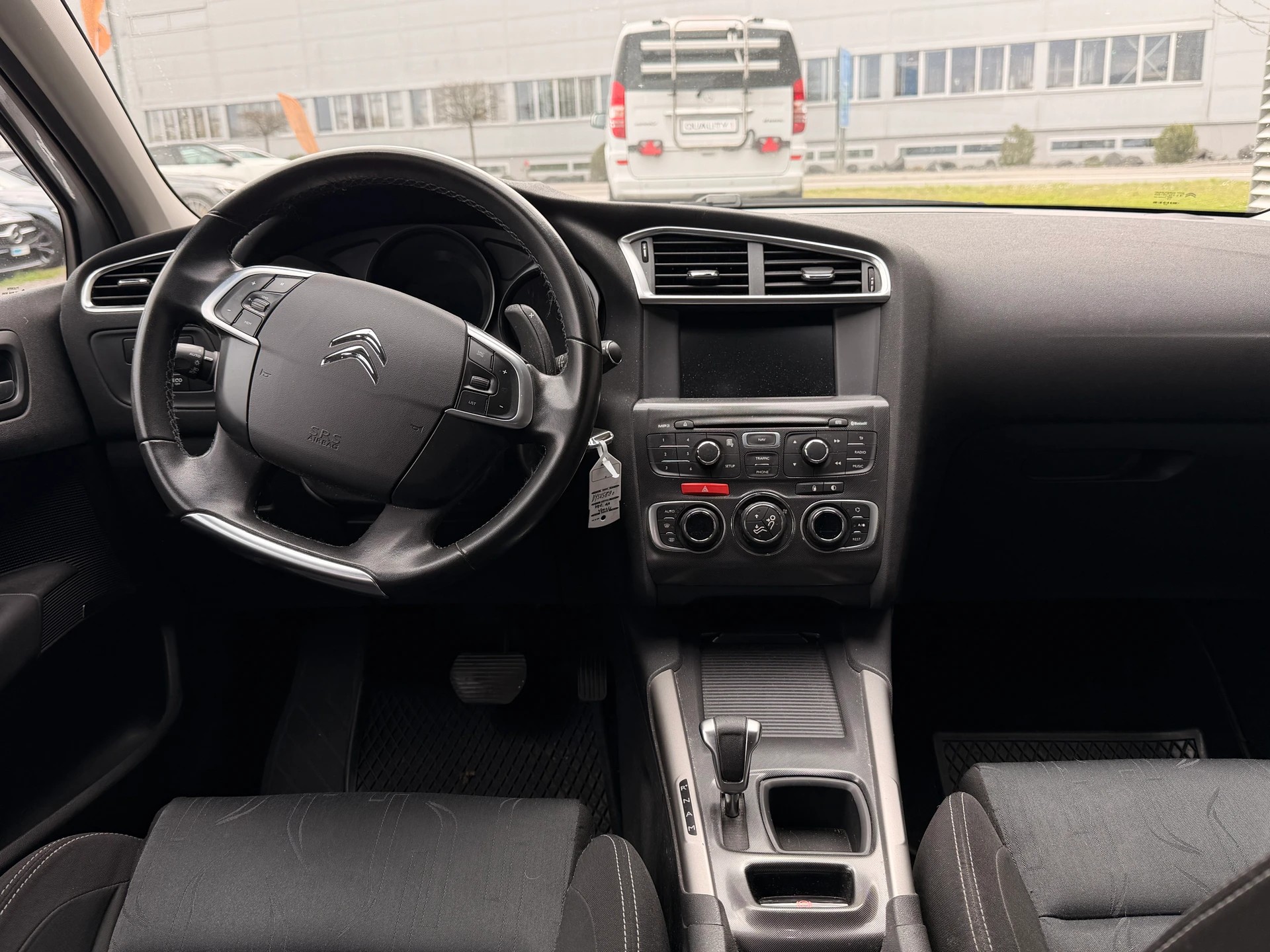 CITROEN C4 Berline 1.6 e-HDi Exclusive EGS6-image-8
