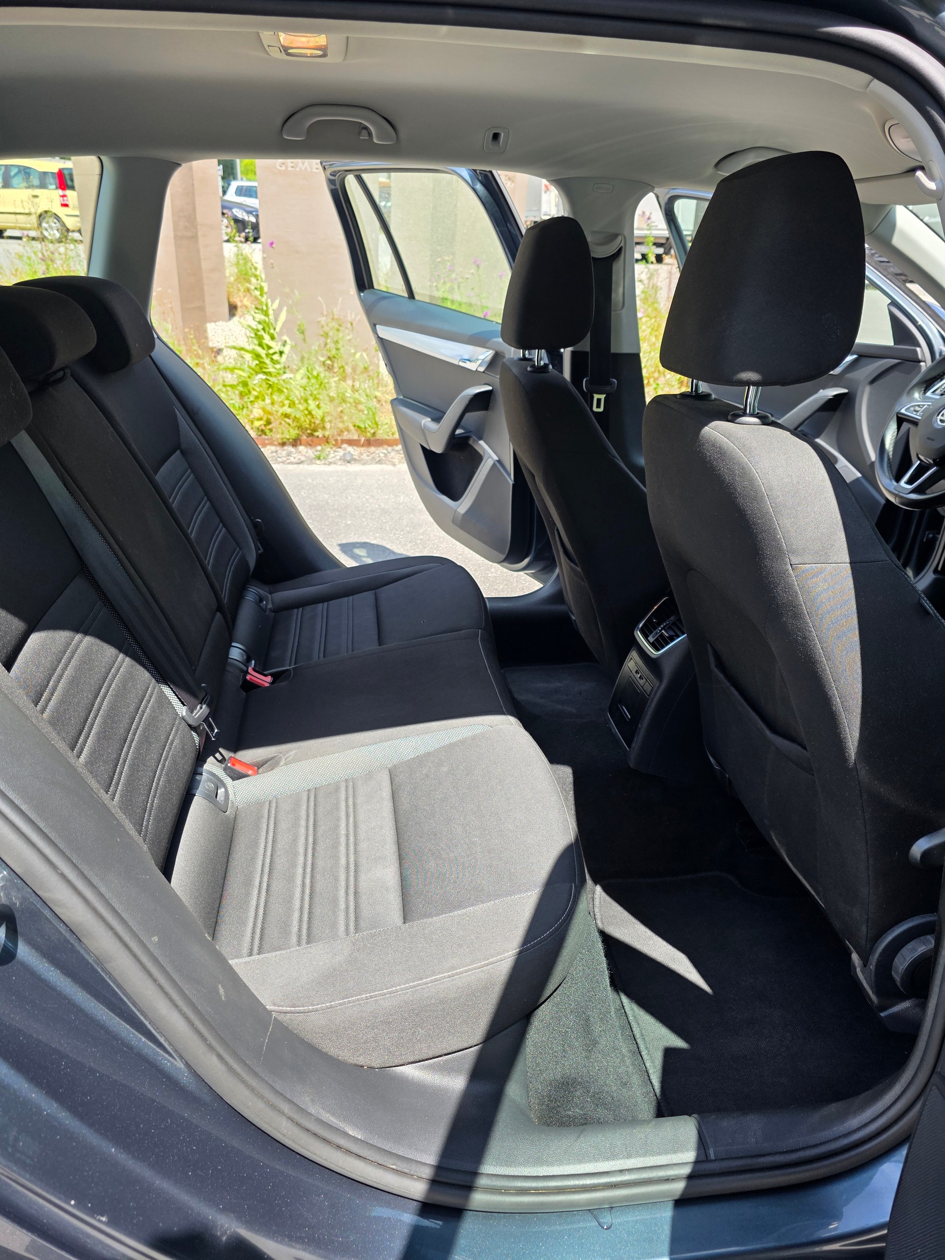 SKODA Octavia Combi 2.0 TDI Style 4x4-image-11