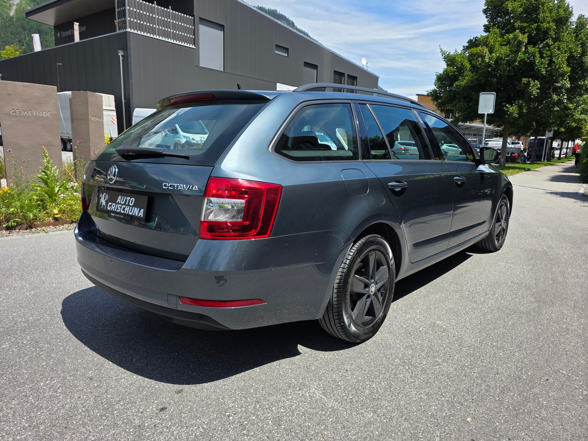 SKODA Octavia Combi 2.0 TDI Style 4x4-image-4