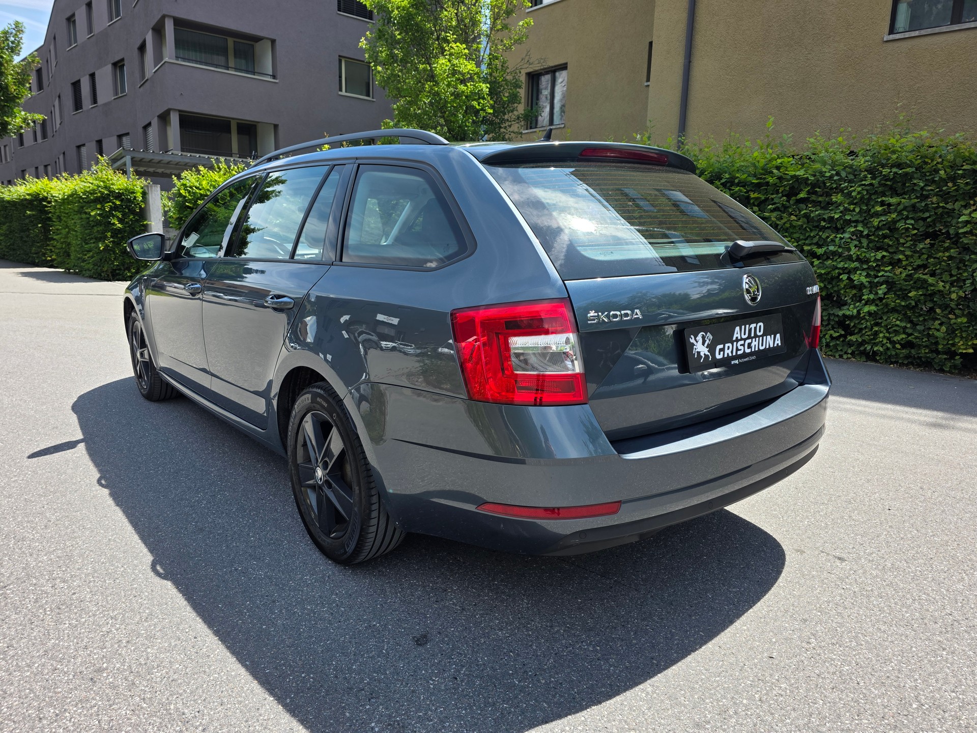 SKODA Octavia Combi 2.0 TDI Style 4x4-image-2