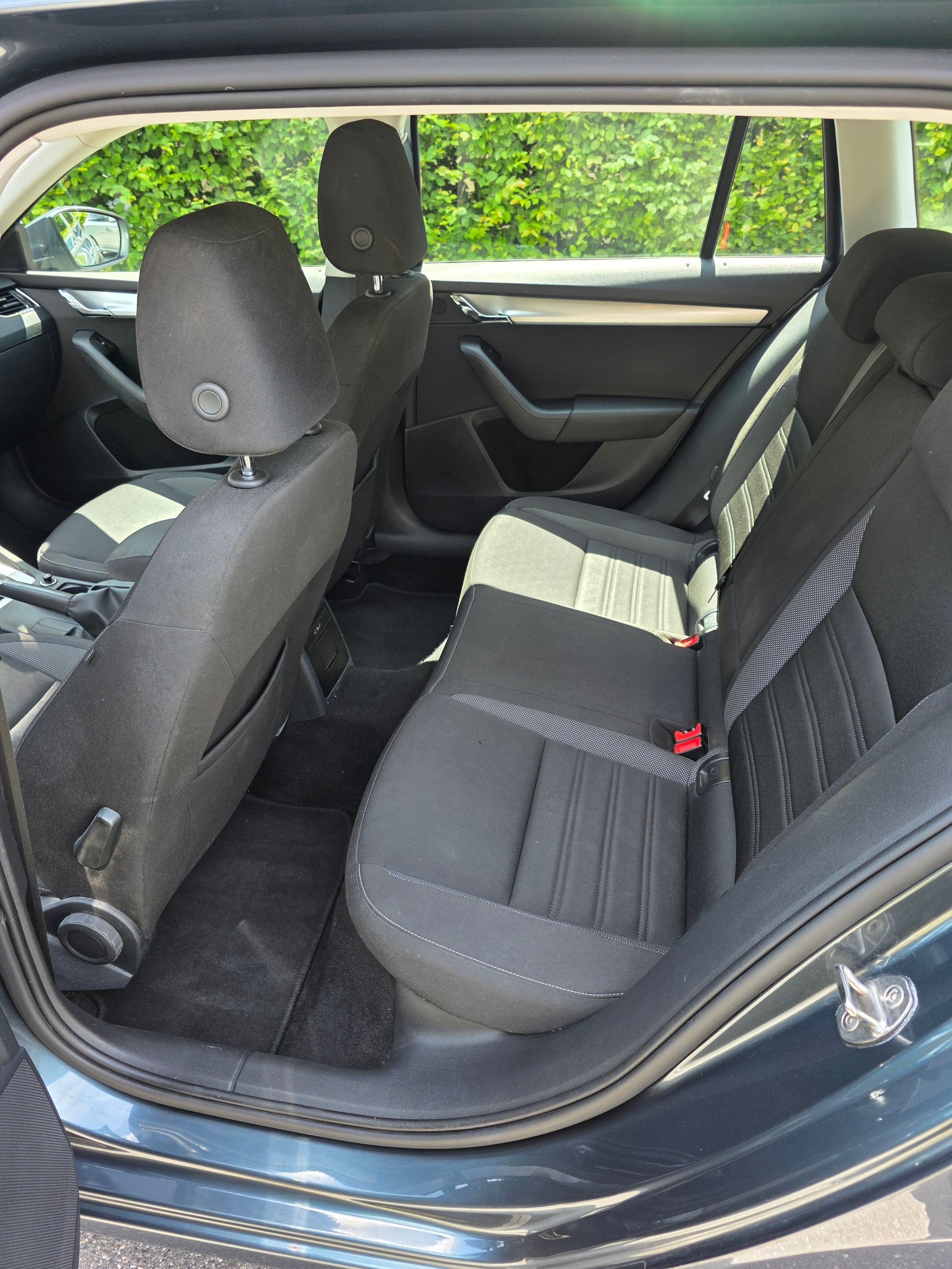 SKODA Octavia Combi 2.0 TDI Style 4x4-image-9