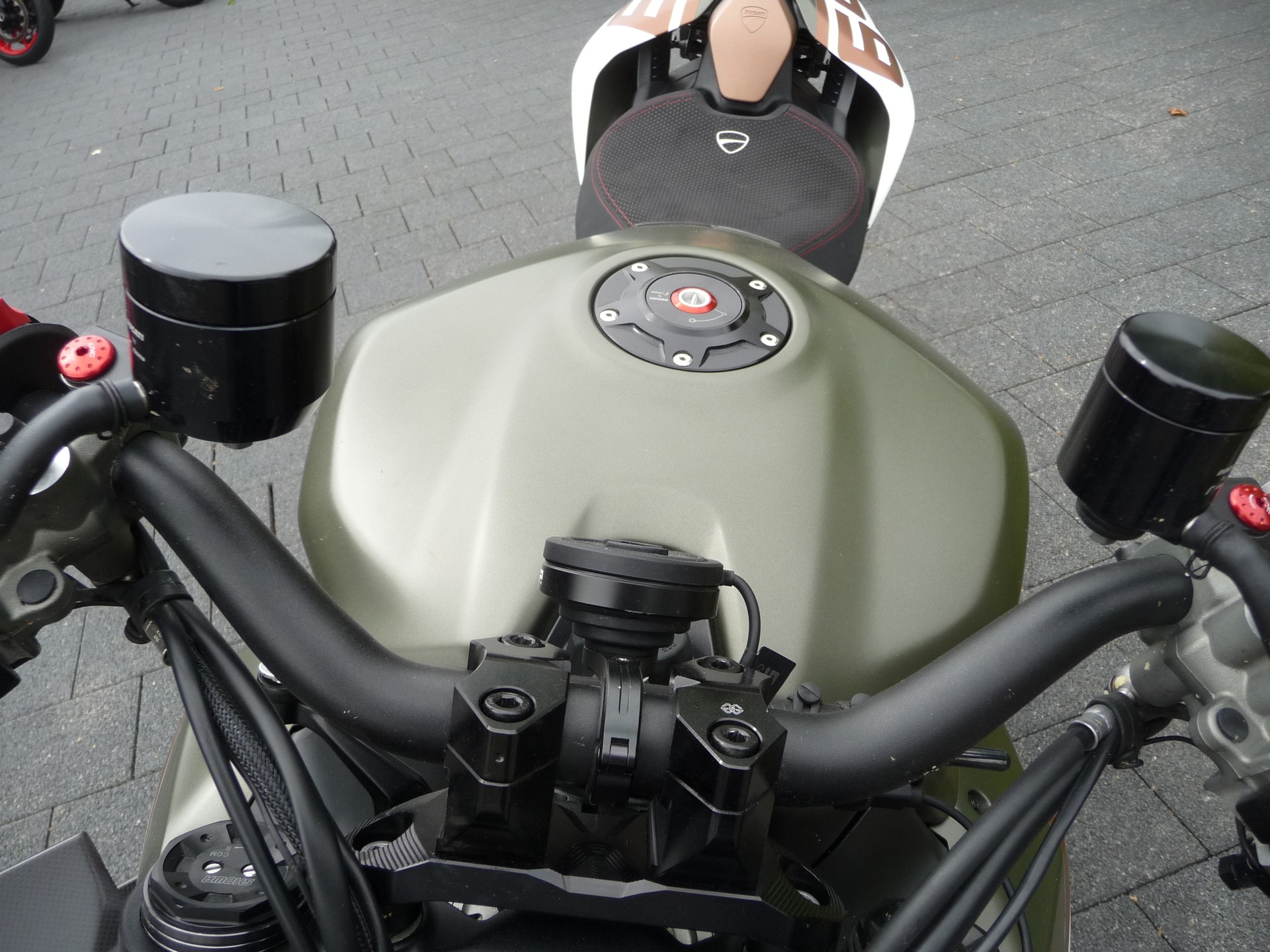 DUCATI Streetfighter V2-image-8