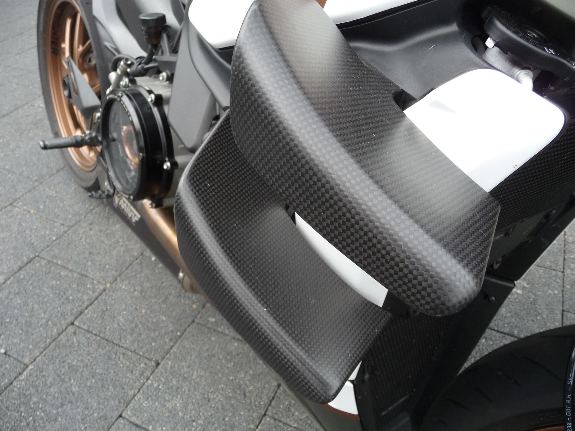 DUCATI Streetfighter V2-image-7