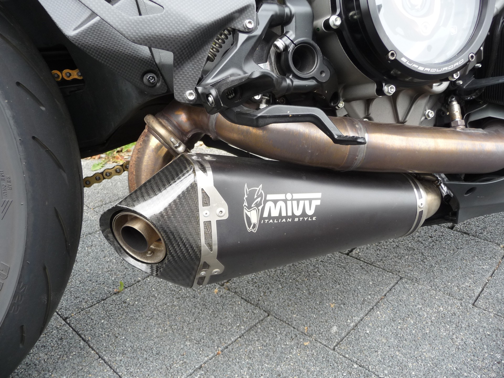 DUCATI Streetfighter V2-showroom-element-2