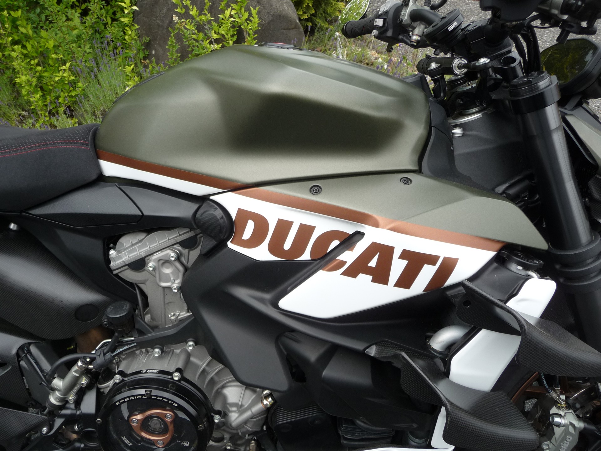 DUCATI Streetfighter V2-image-13