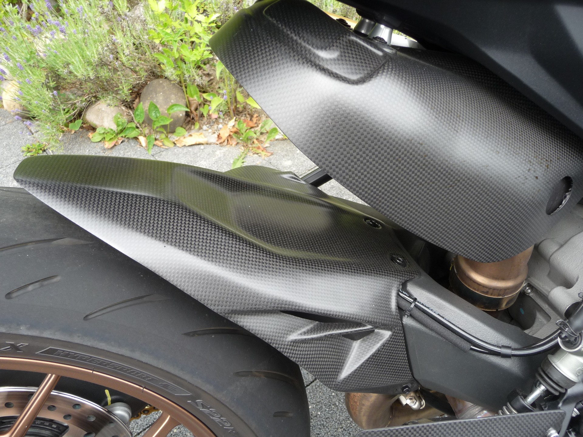 DUCATI Streetfighter V2-showroom-element-3