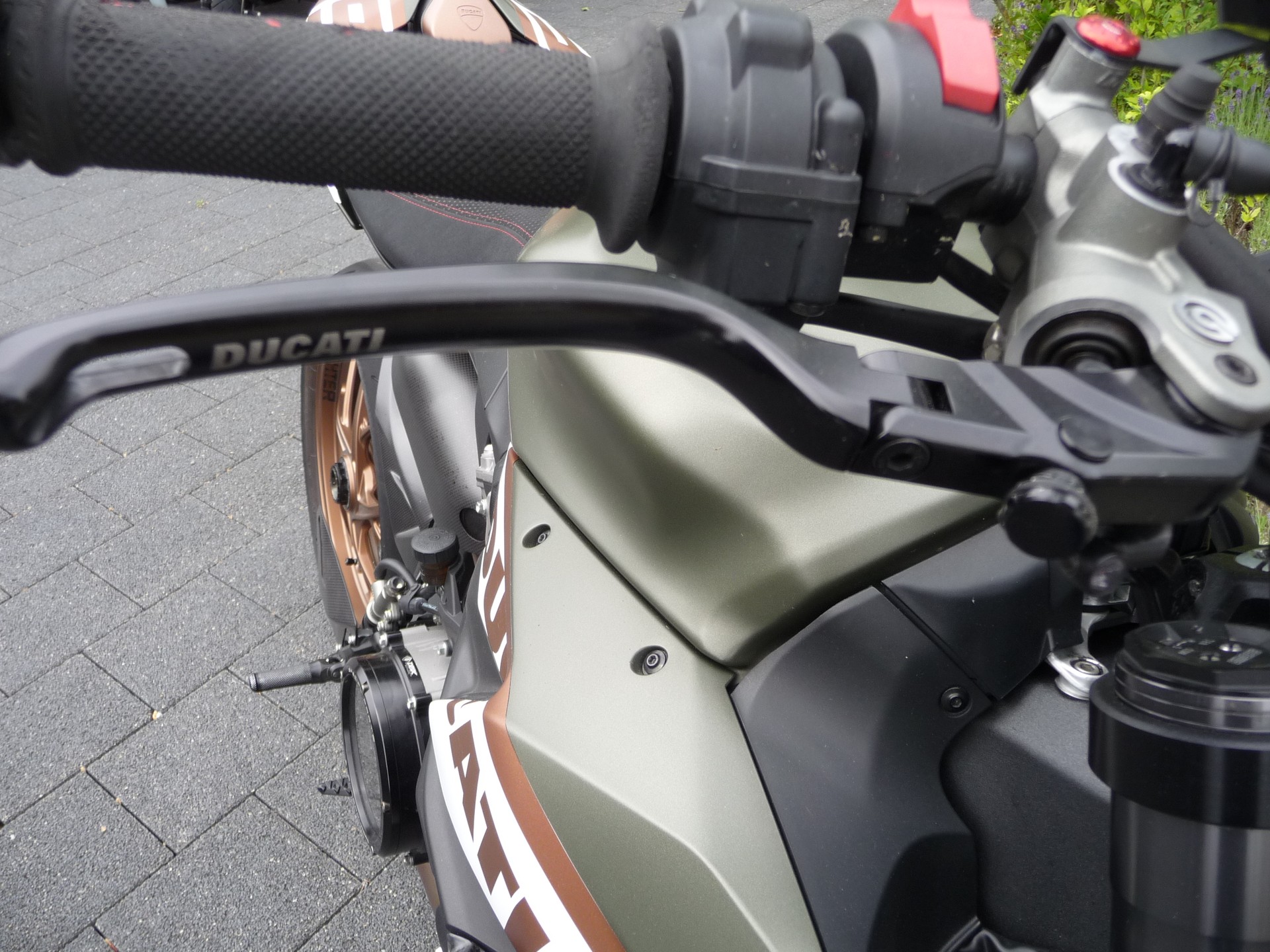 DUCATI Streetfighter V2-image-9