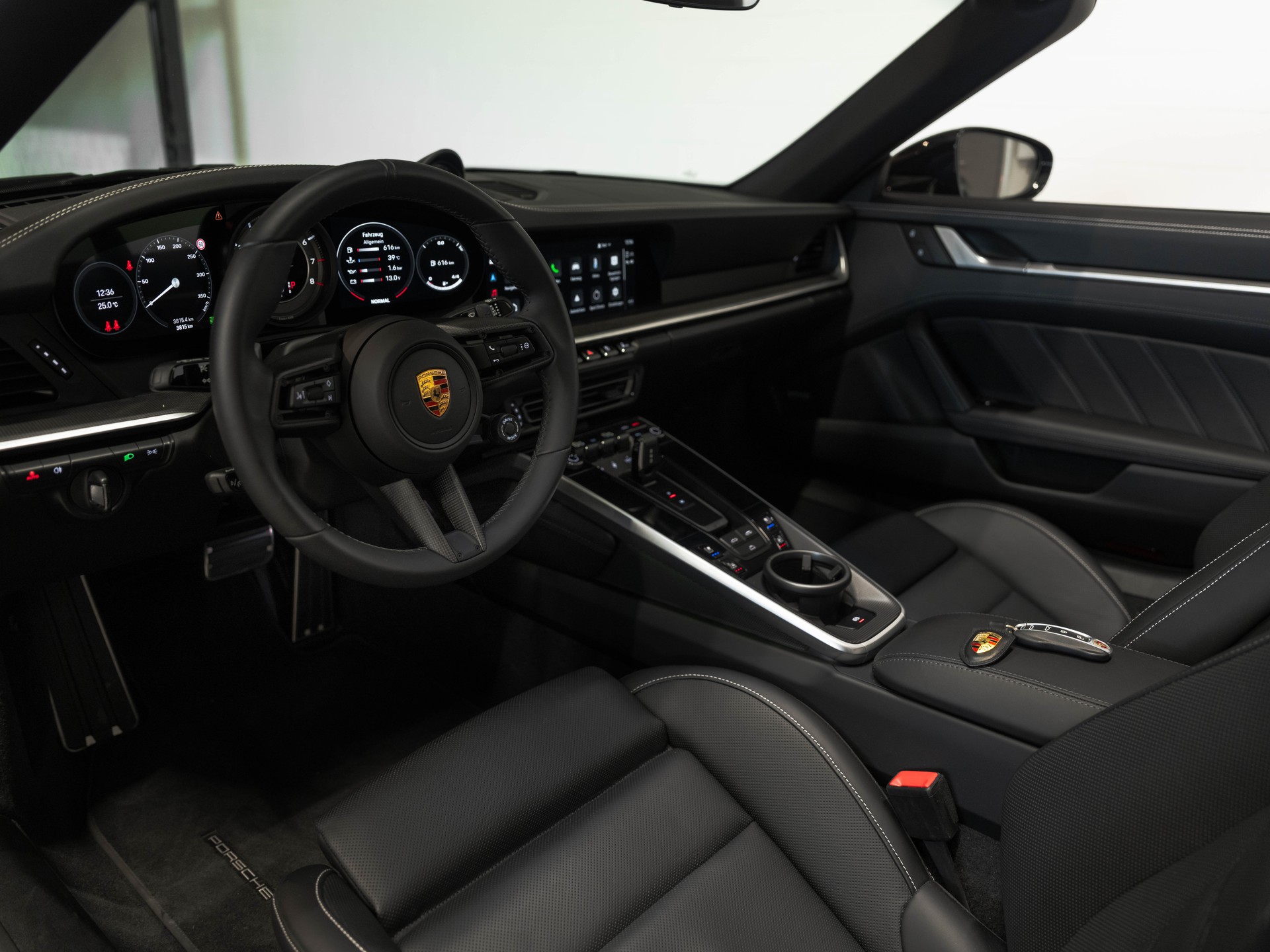PORSCHE 911 Turbo S Cabriolet PDK-image-8