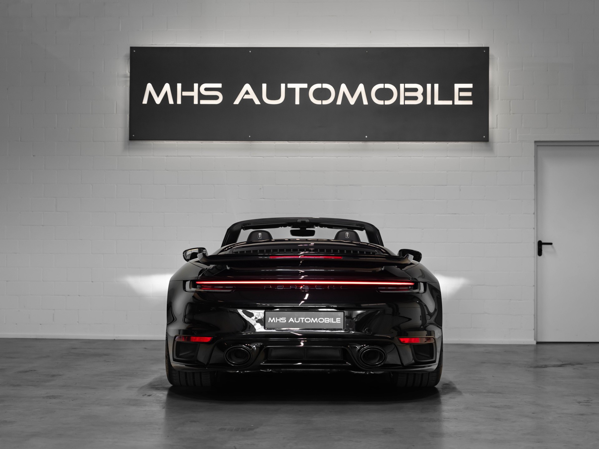 PORSCHE 911 Turbo S Cabriolet PDK-image-4