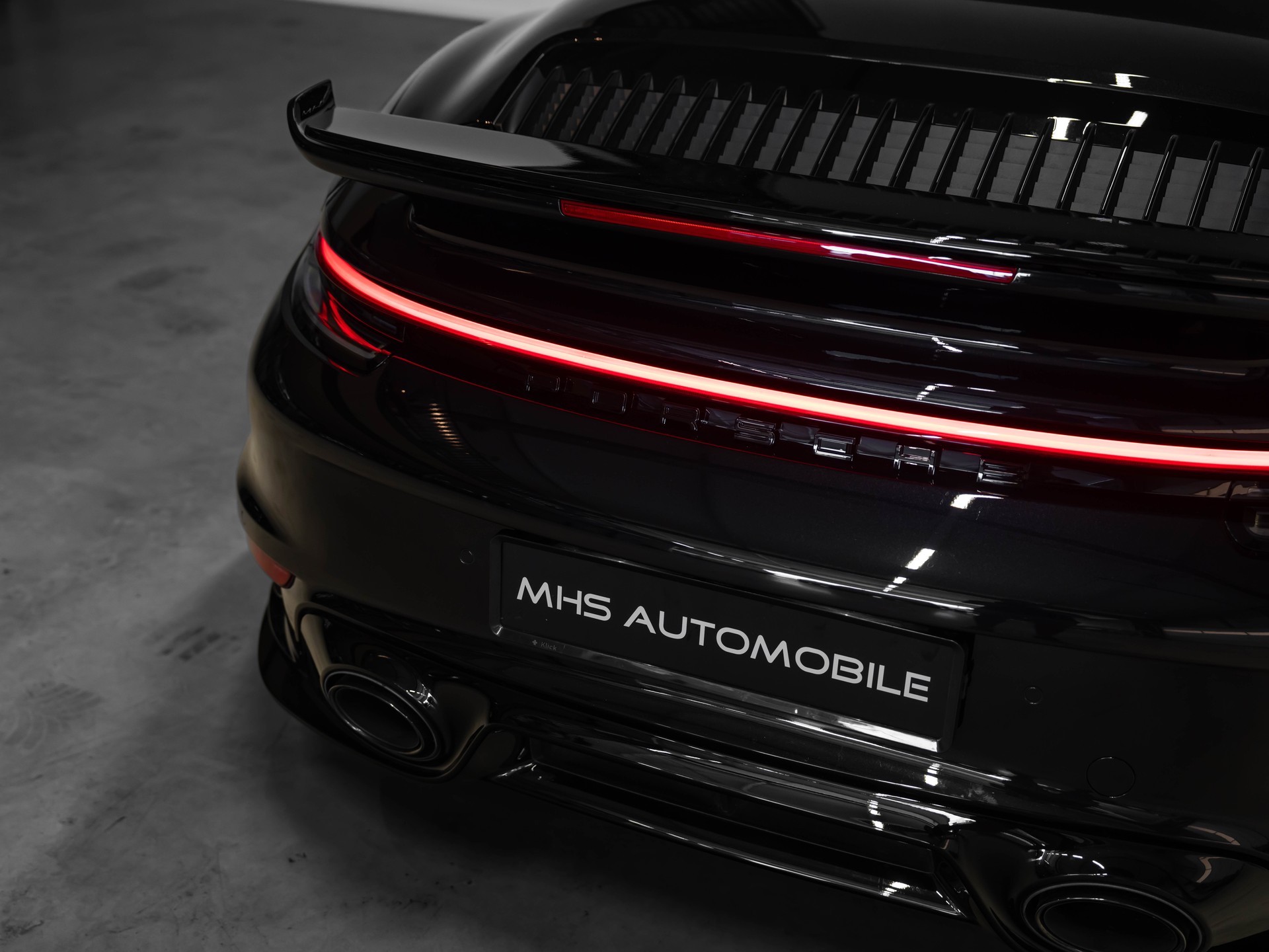 PORSCHE 911 Turbo S Cabriolet PDK-image-21