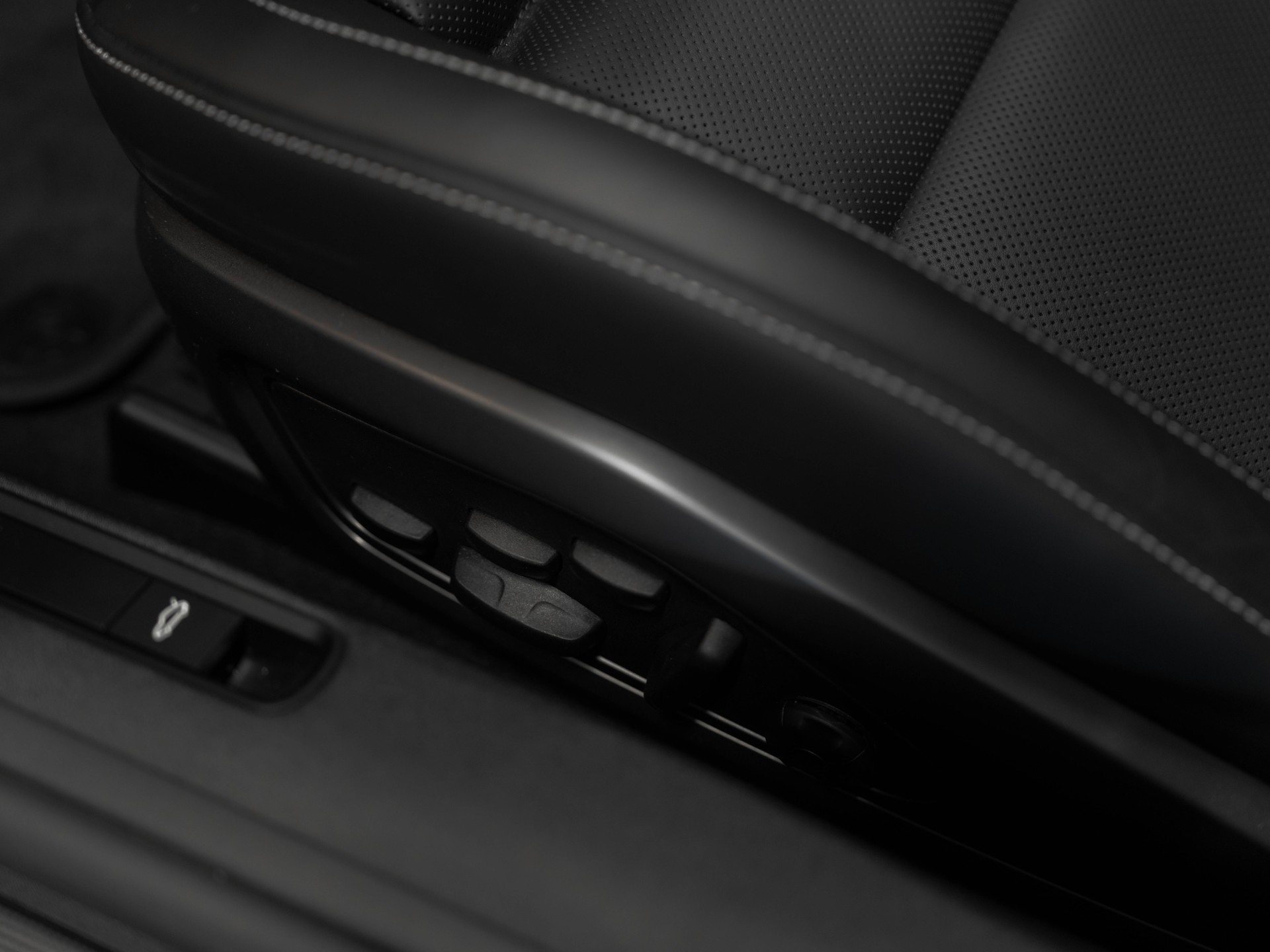 PORSCHE 911 Turbo S Cabriolet PDK-image-33