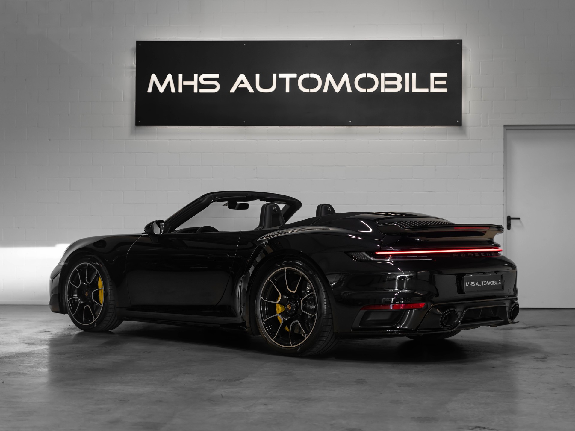 PORSCHE 911 Turbo S Cabriolet PDK-showroom-element-3