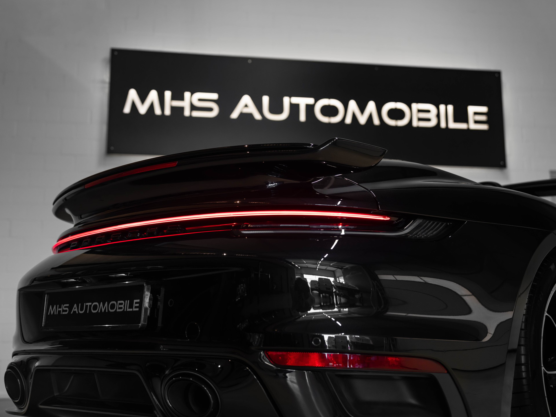 PORSCHE 911 Turbo S Cabriolet PDK-image-24