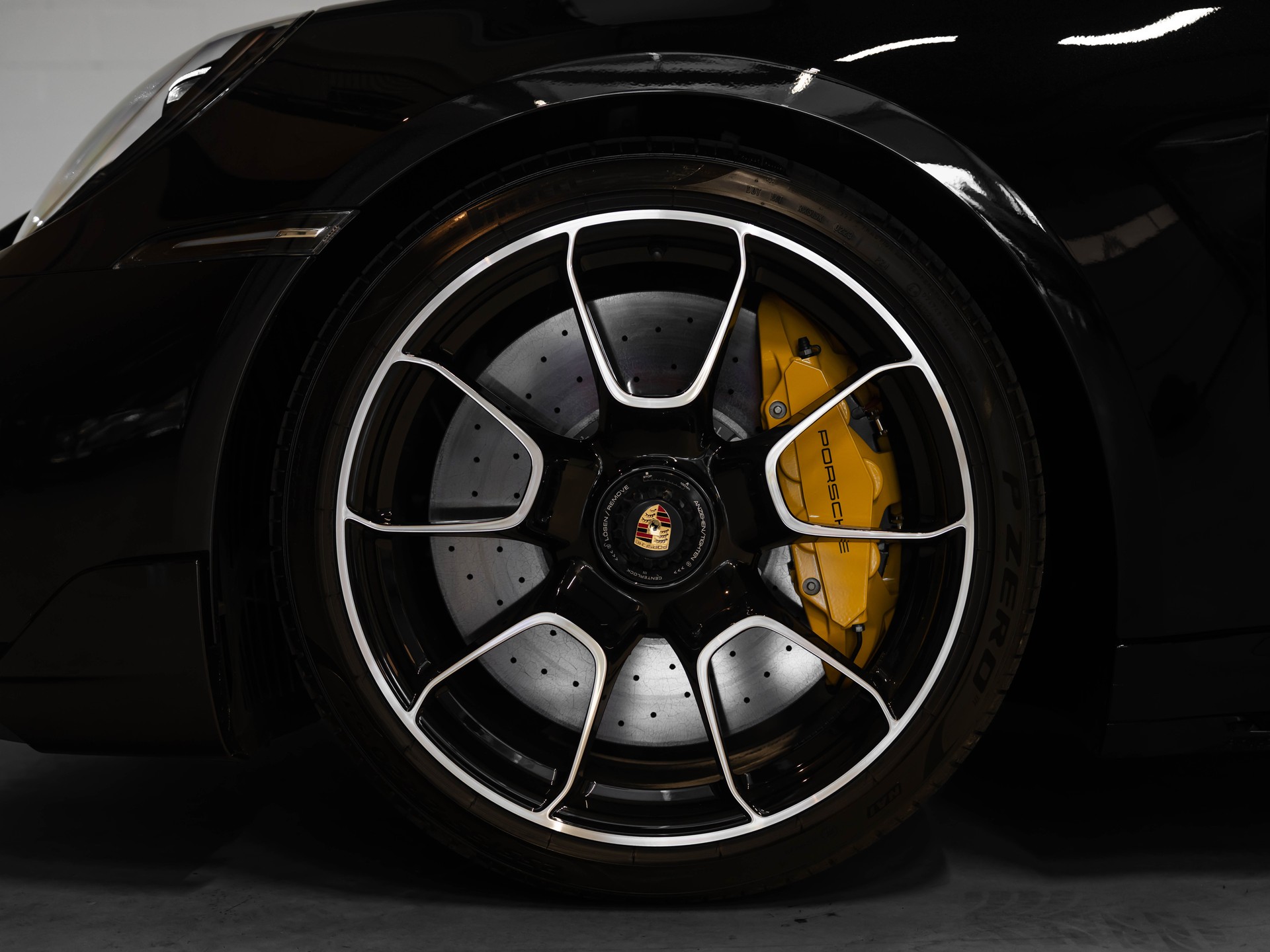 PORSCHE 911 Turbo S Cabriolet PDK-image-18