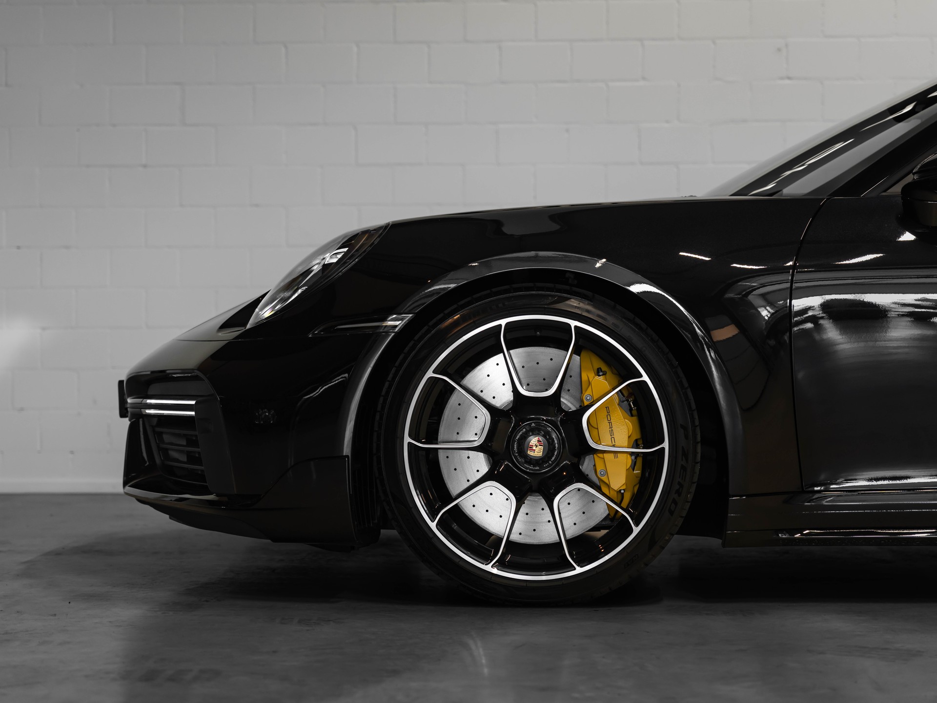 PORSCHE 911 Turbo S Cabriolet PDK-image-17